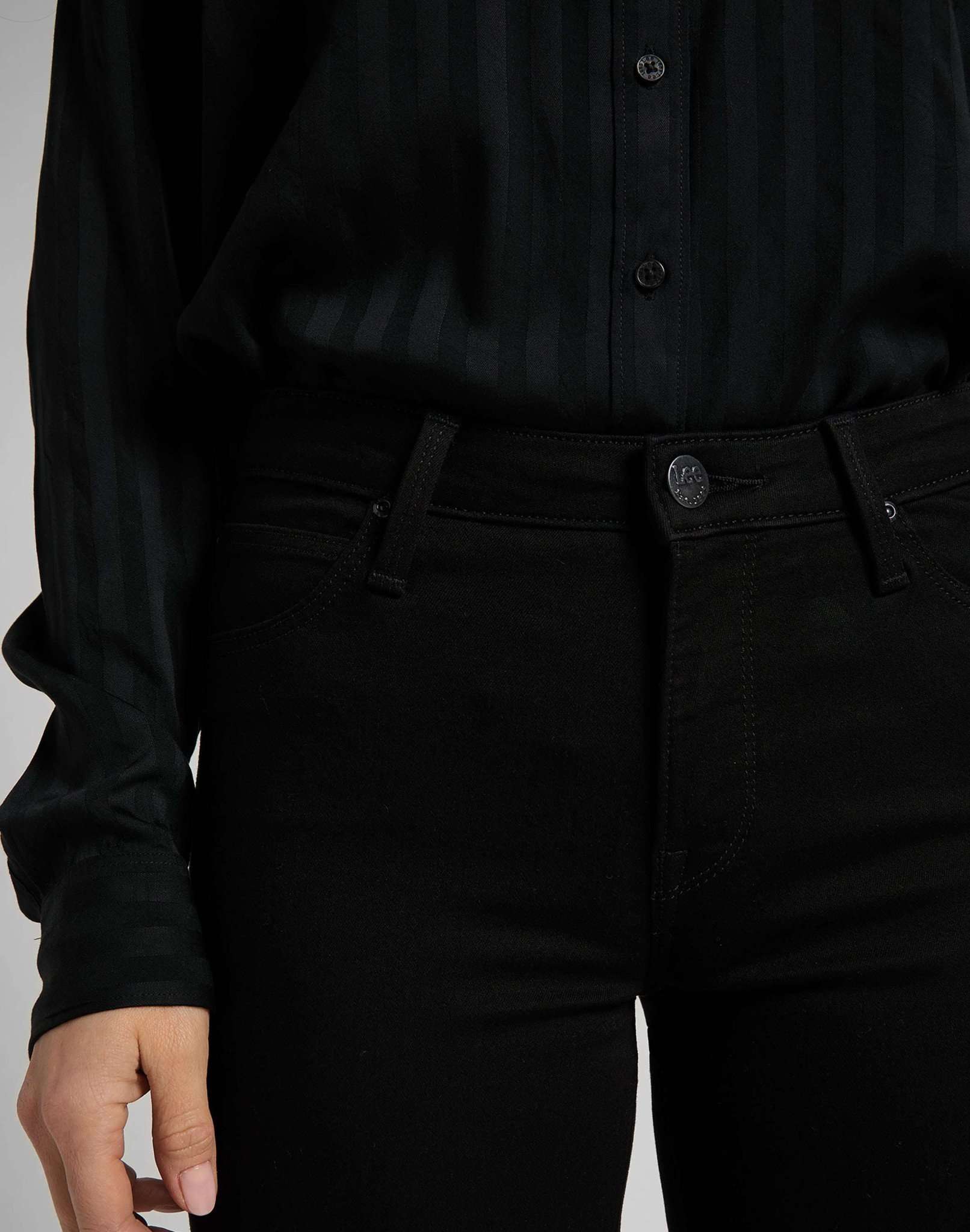 Elly in Black Rinse Jeans Lee