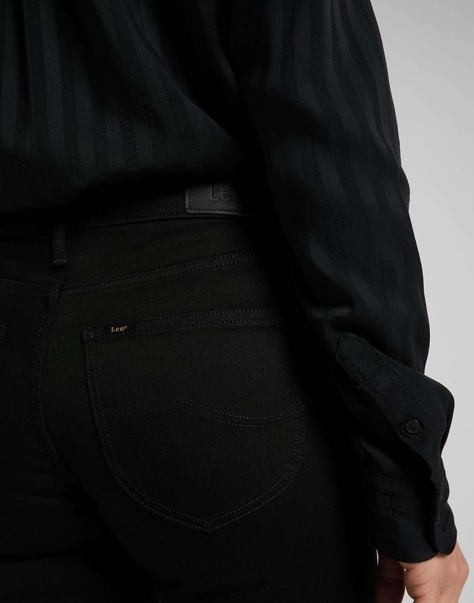 Elly in Black Rinse Jeans Lee