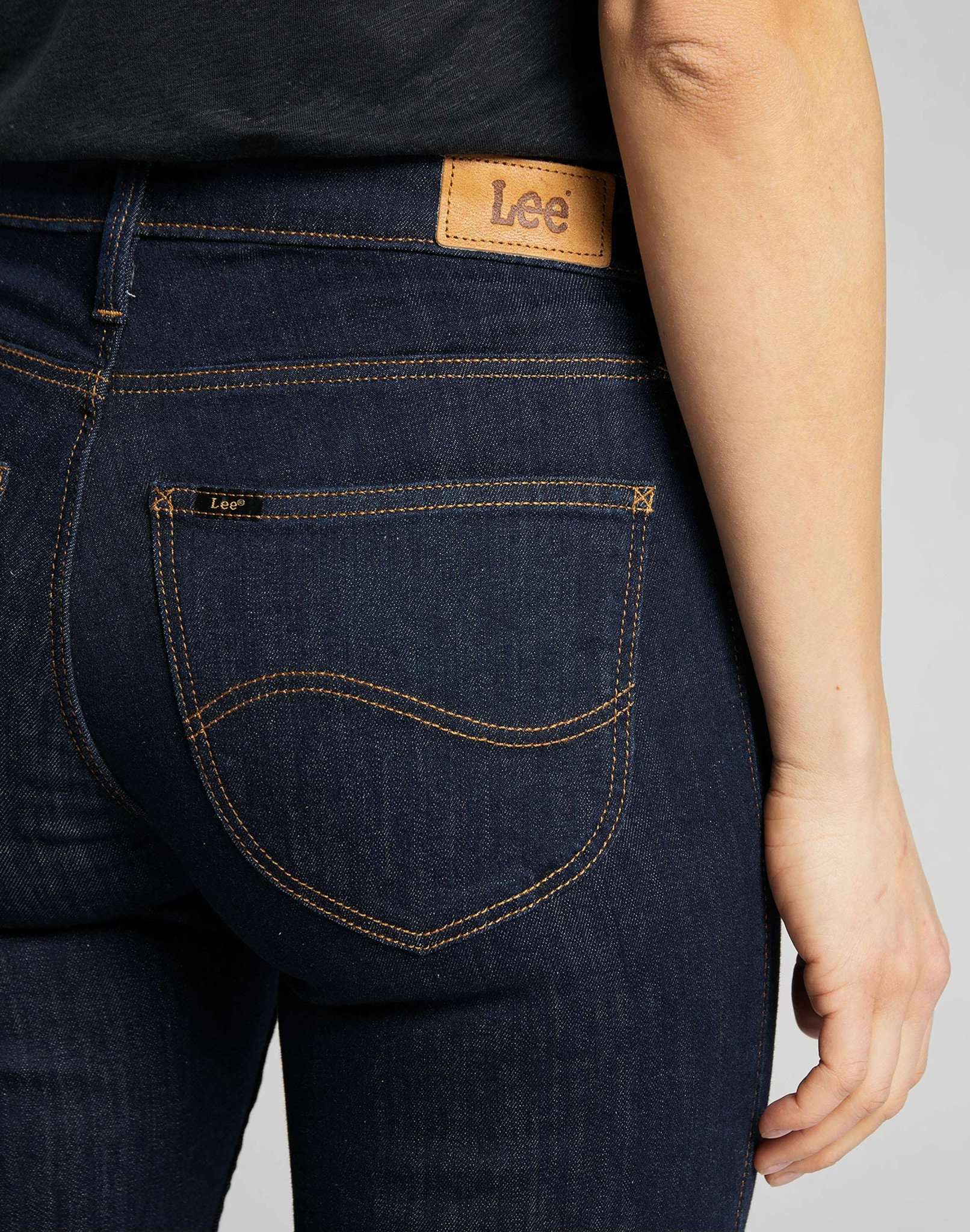 Elly in One Wash Jeans Lee