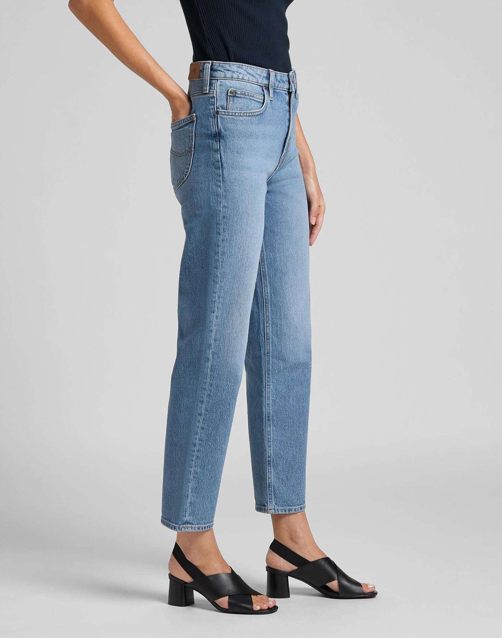Carol in Mid Soho Jeans Lee