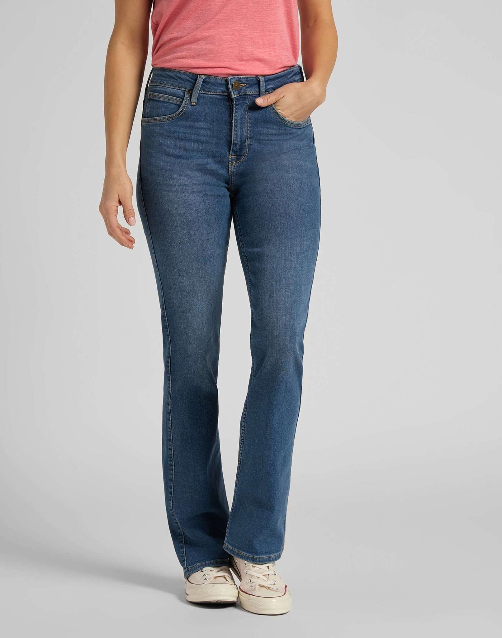 Breese Bootcut in Mid Worn Martha Jeans Lee