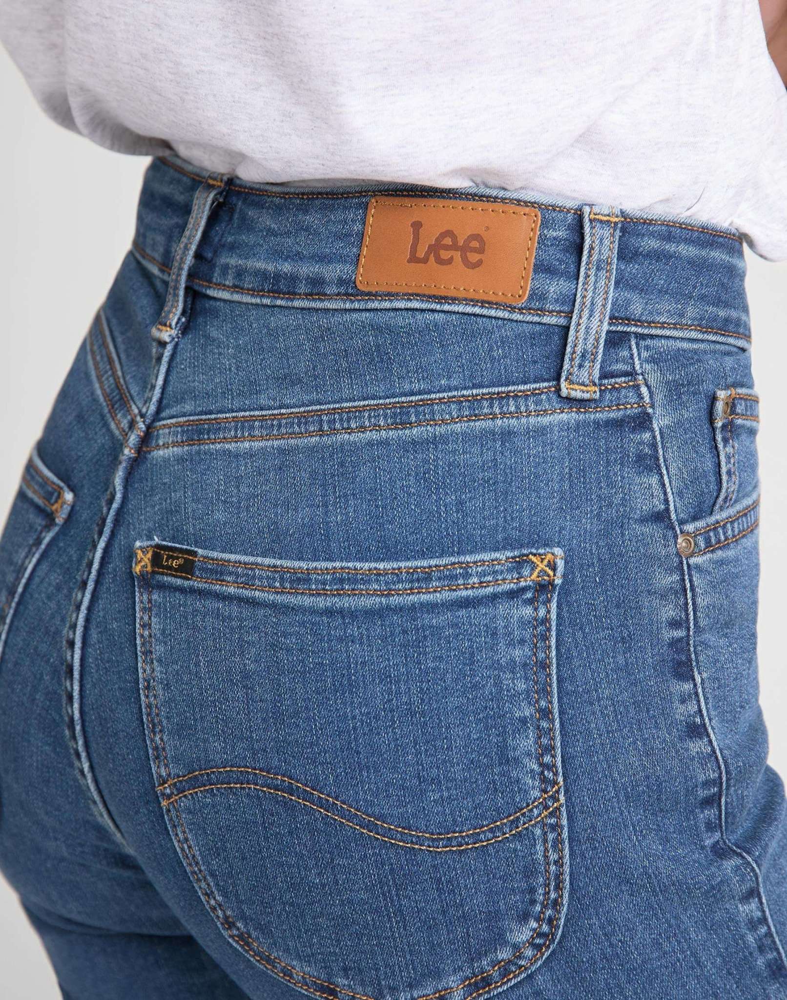 Ivy in Clean Play Jeans Lee