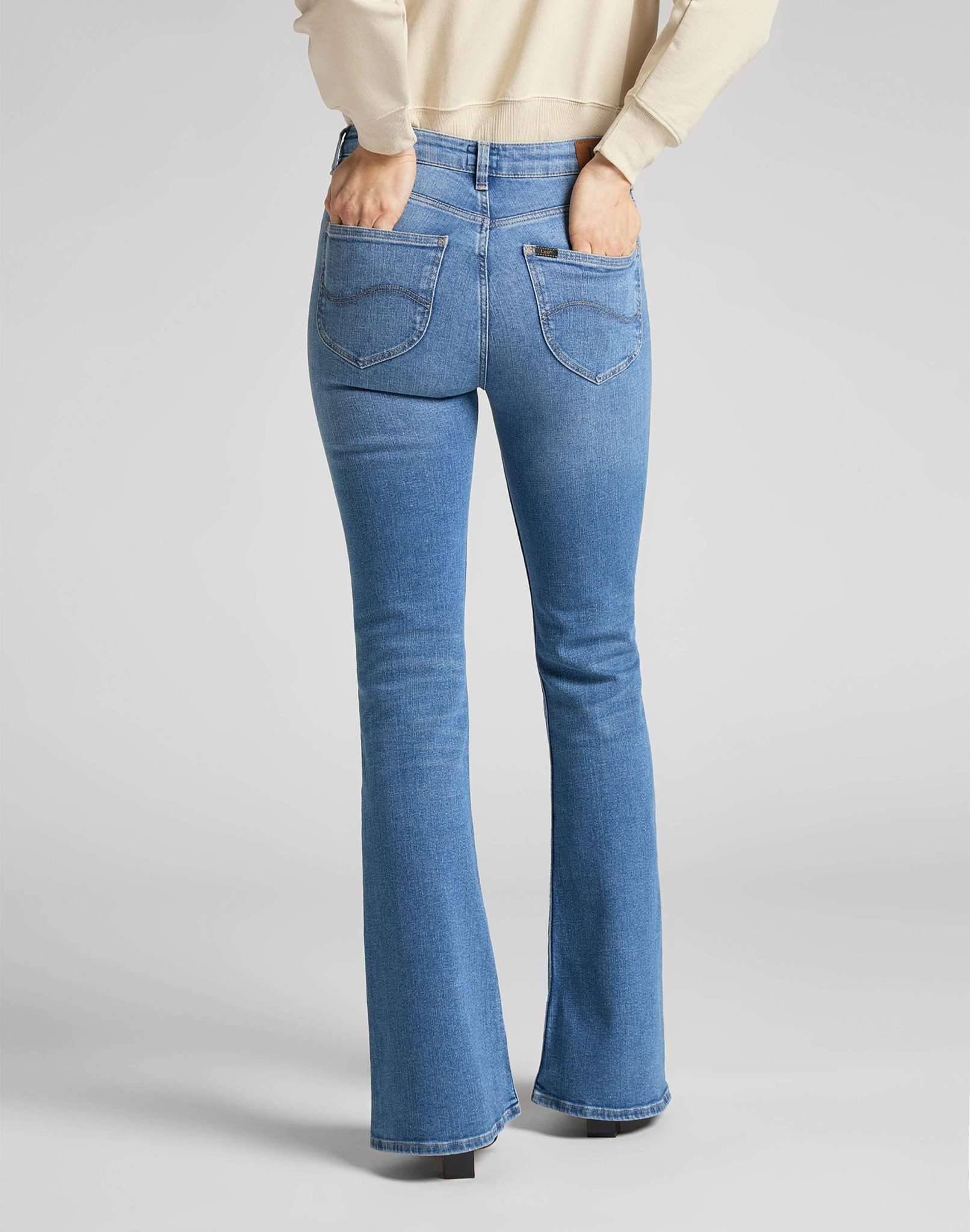 Breese in Jaded Jeans Lee