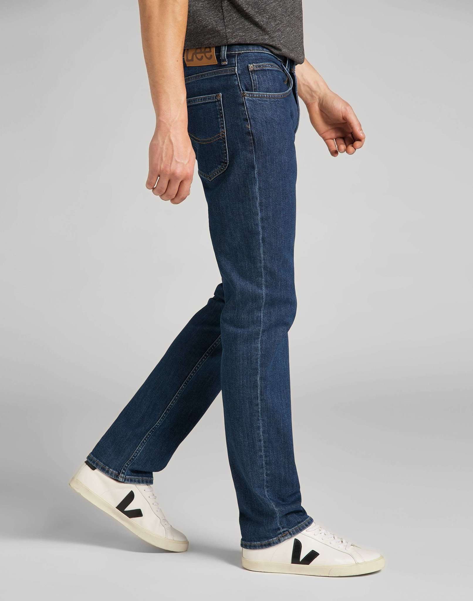 Brooklyn Straight in Dark Stonewash Jeans Lee