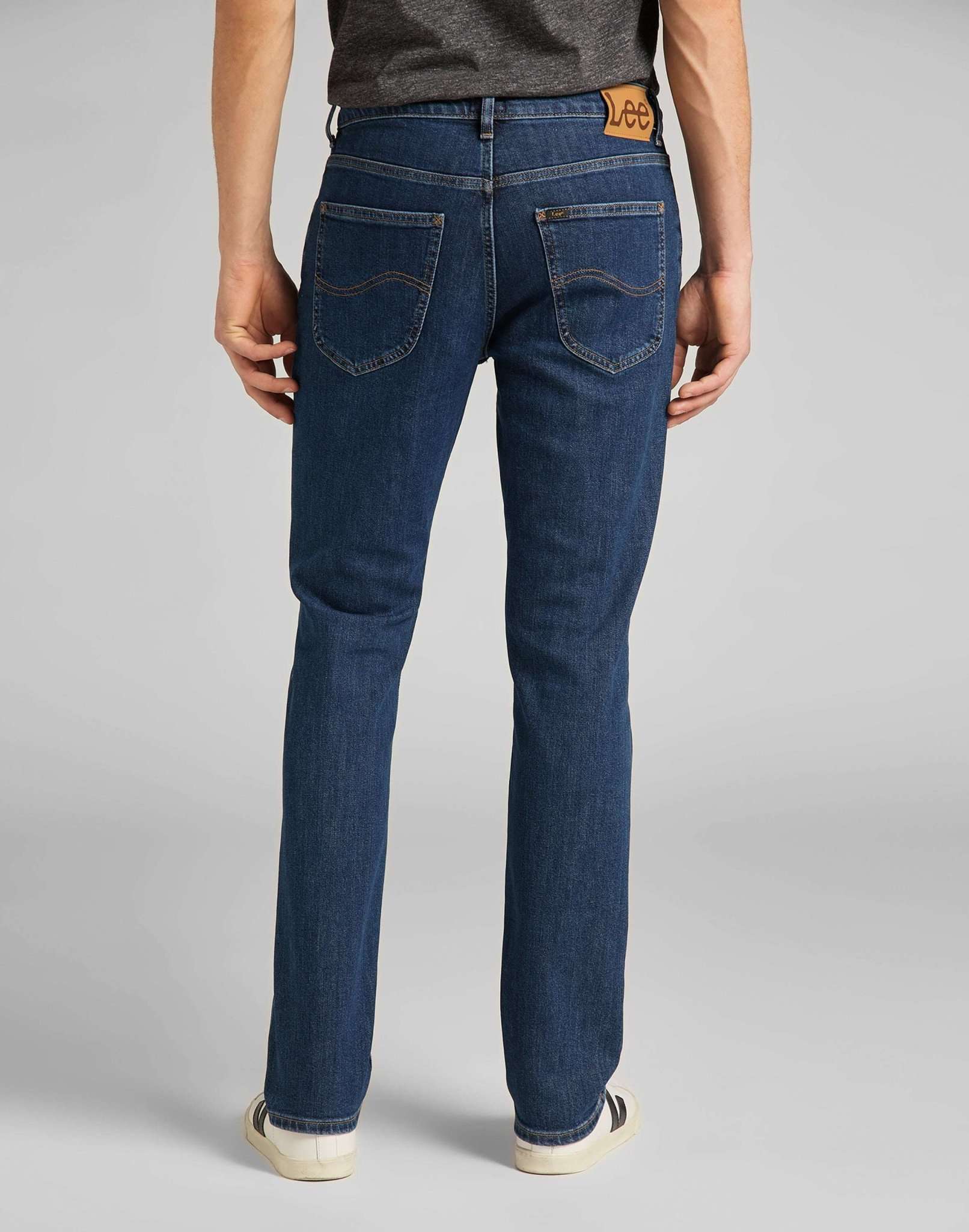 Brooklyn Straight in Dark Stonewash Jeans Lee