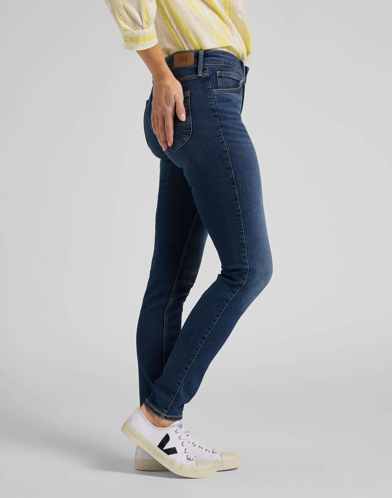 Scarlett in Mid Martha Jeans Lee