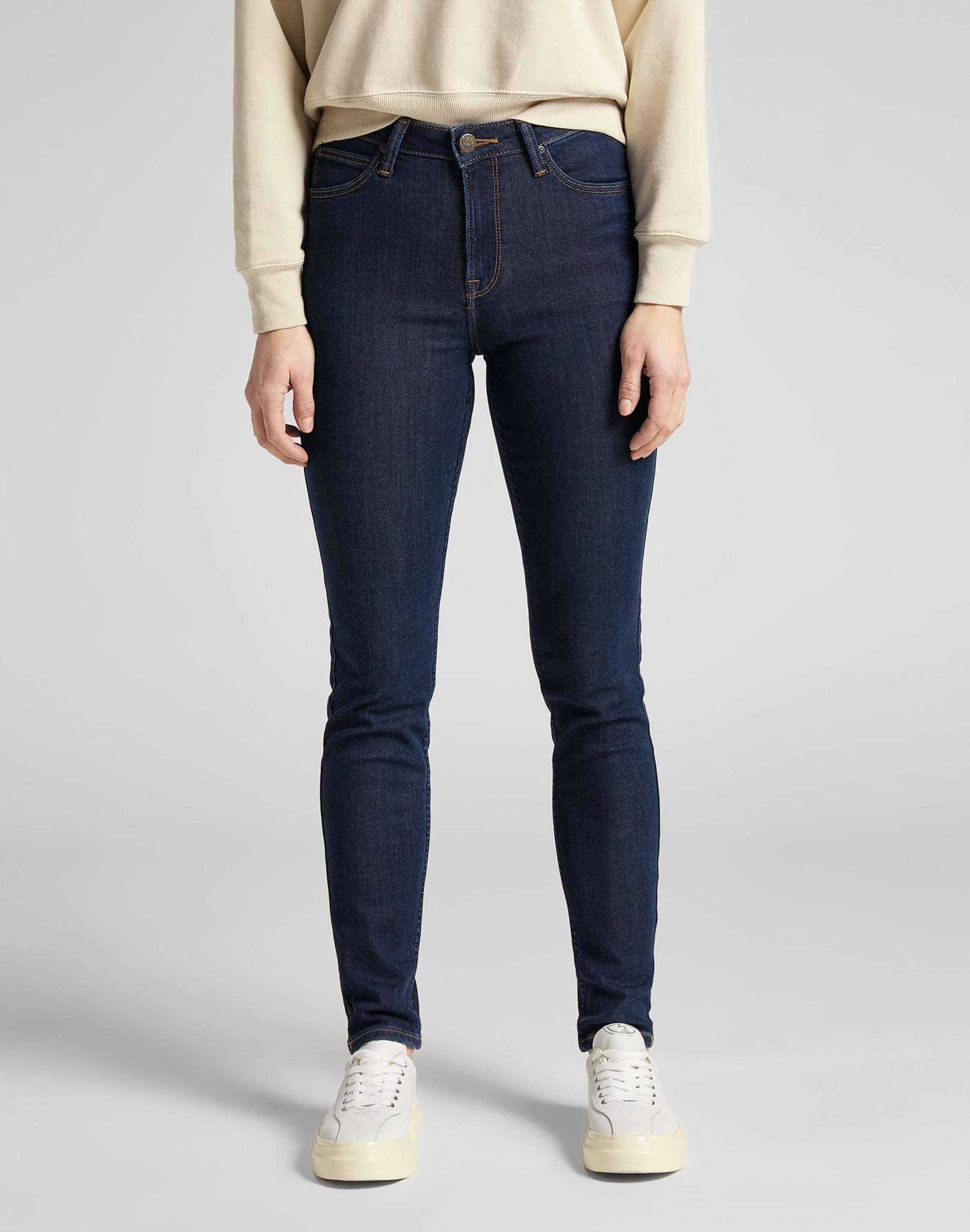 Scarlett High in Tonal Stonewash Jeans Lee
