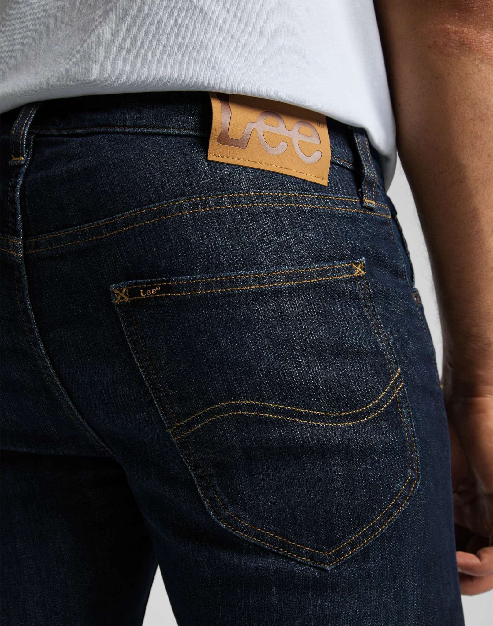 Daren Zip Fly in Strong Hand Jeans Lee