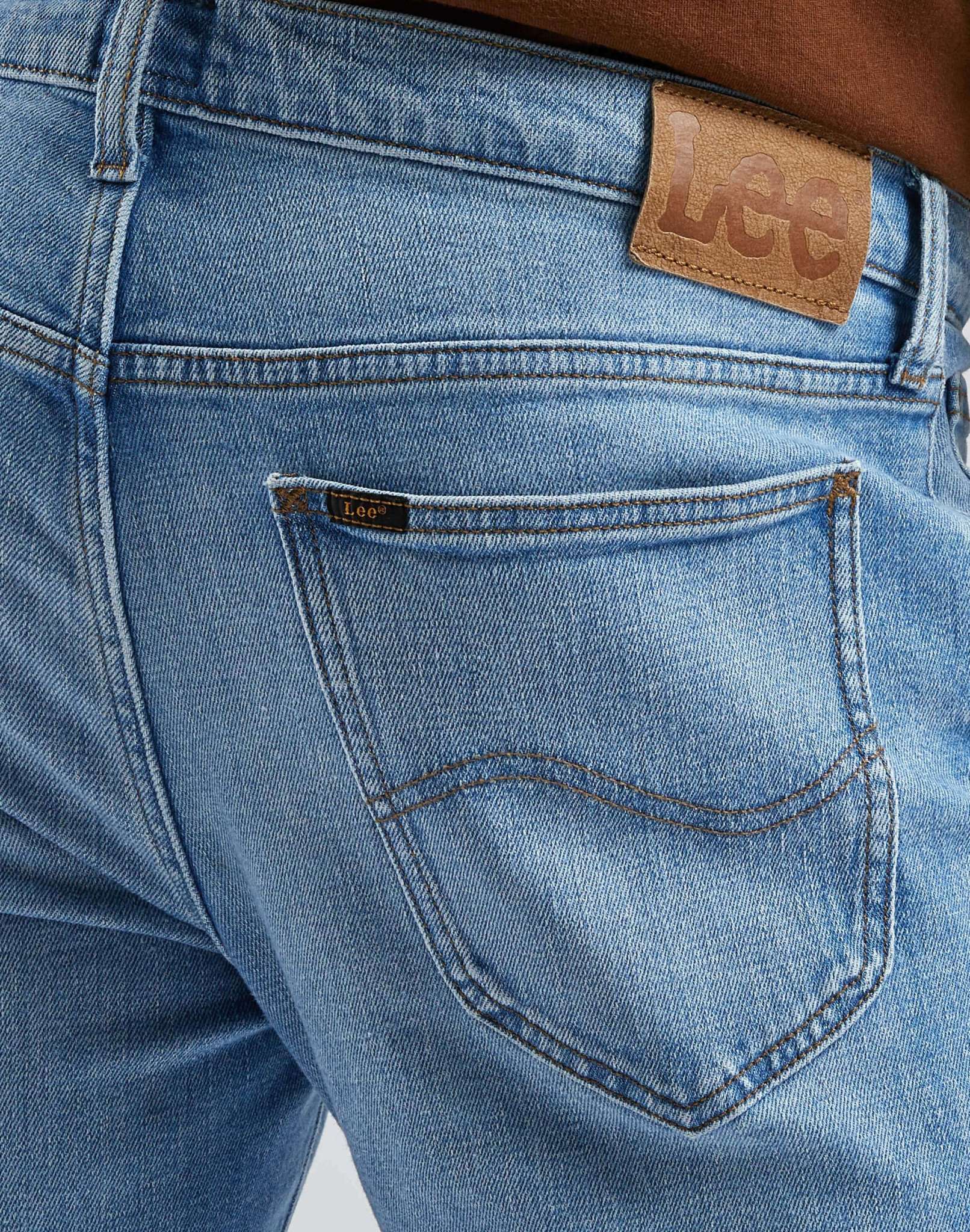 Daren Zip Fly in Powder Jeans Lee