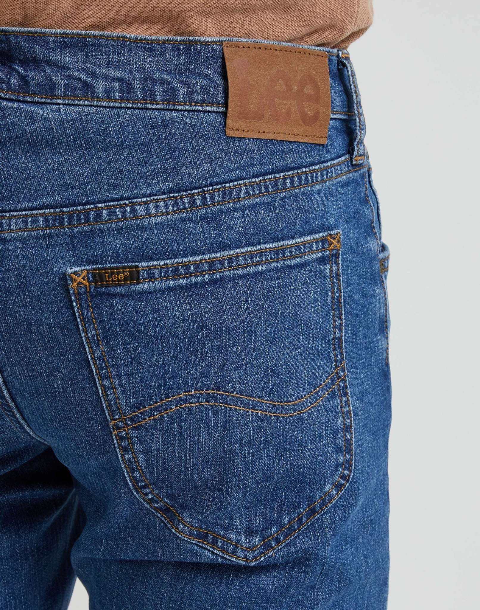 Daren Zip Fly in Stoneage Mid Jeans Lee
