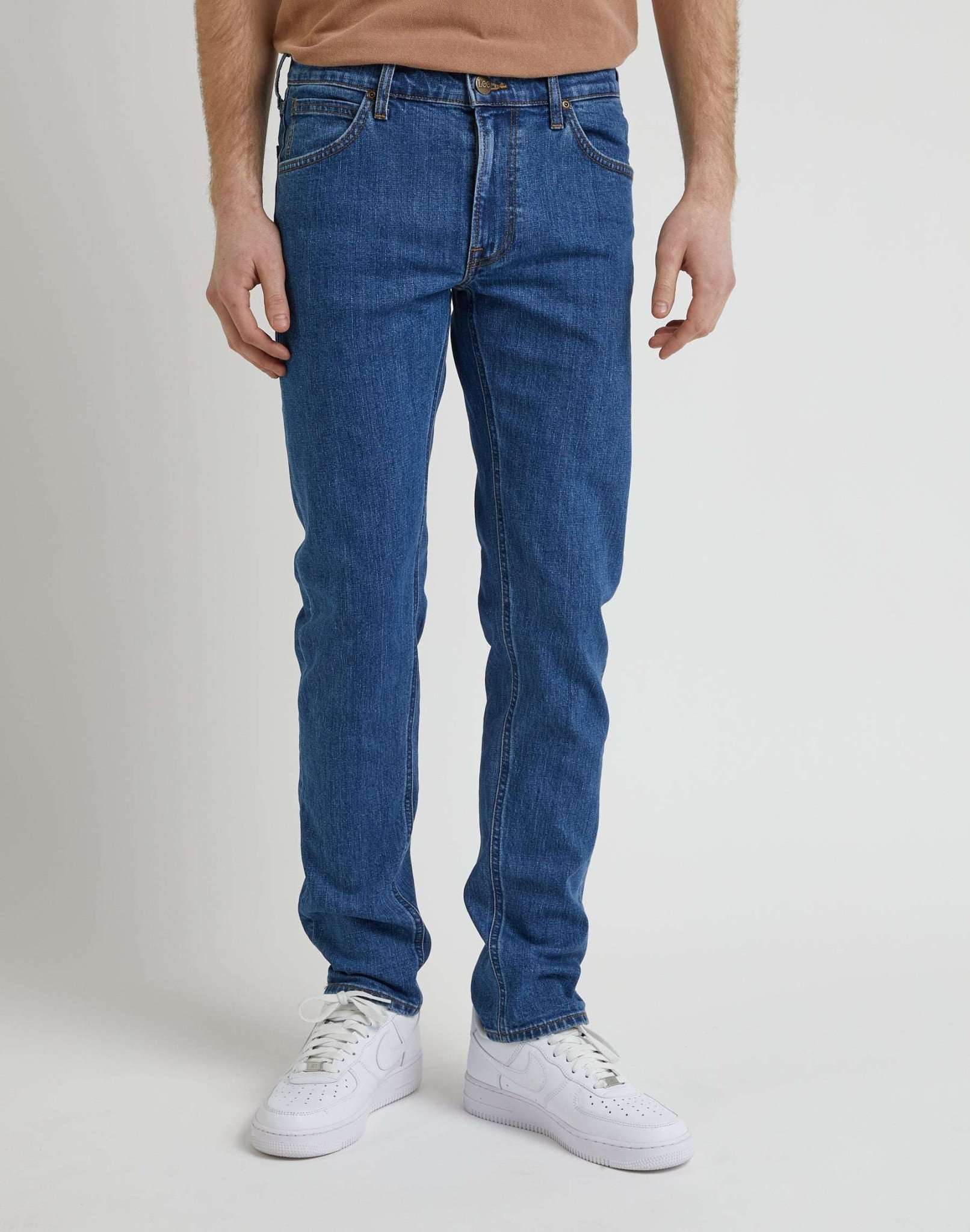 Daren Zip Fly in Stoneage Mid Jeans Lee