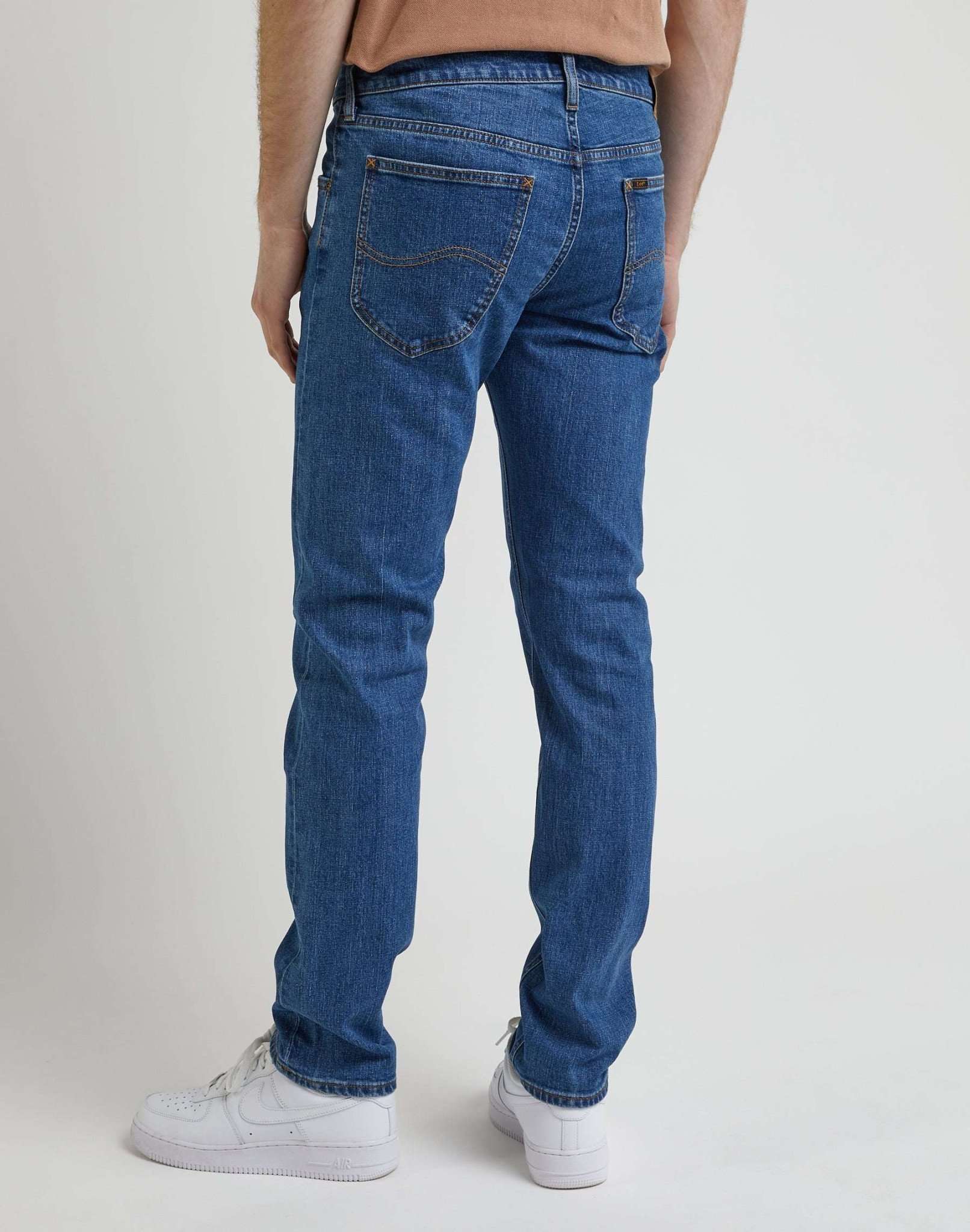 Daren Zip Fly in Stoneage Mid Jeans Lee