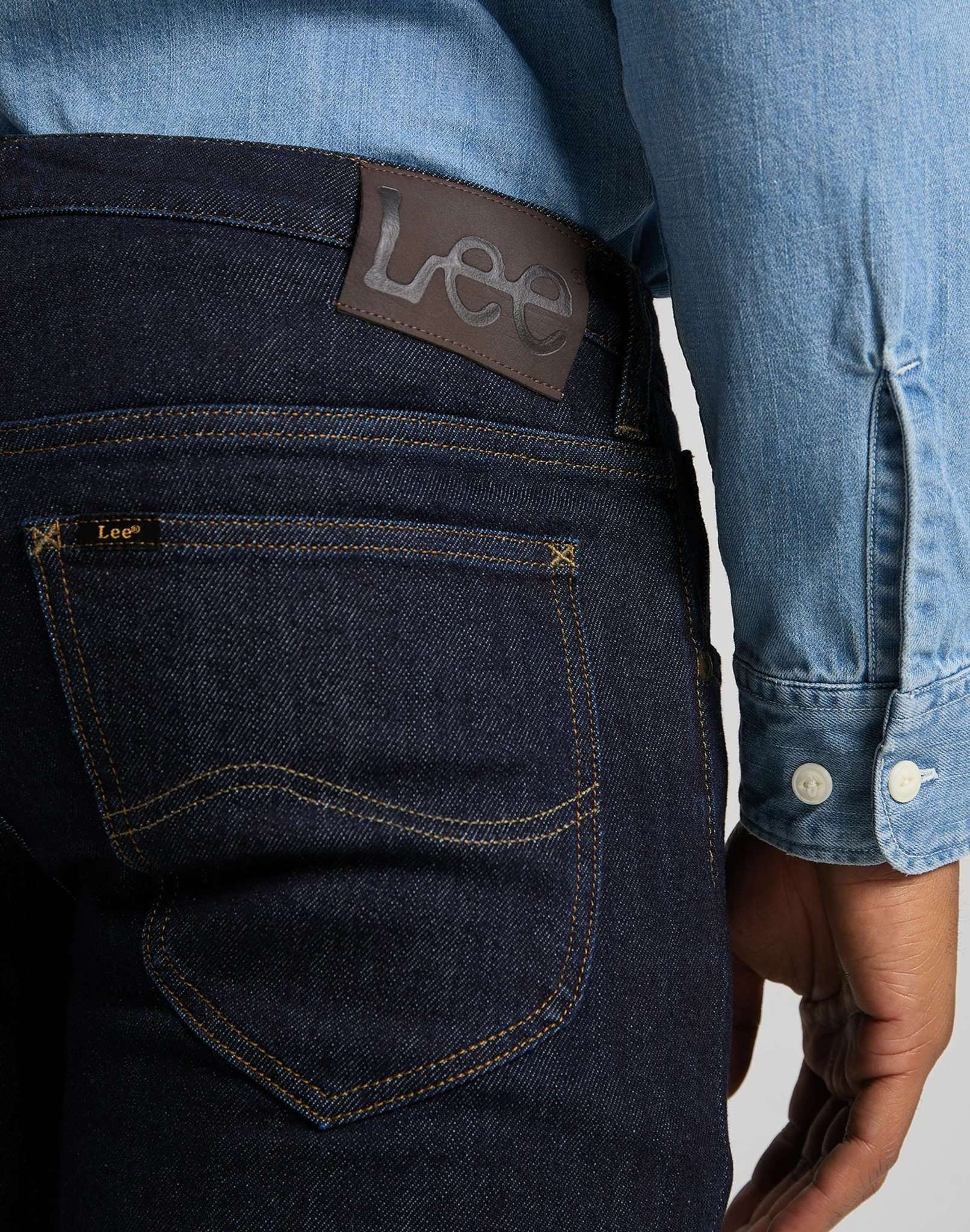 Daren Zip Fly in Rinse Jeans Lee
