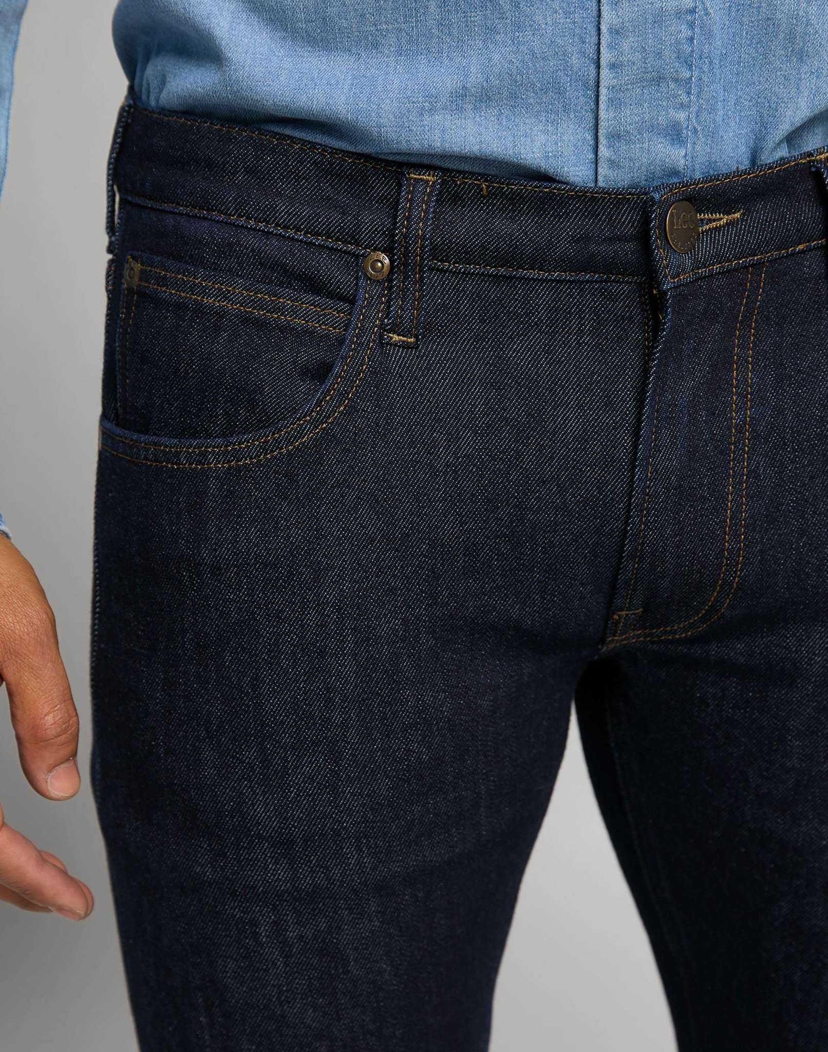 Daren Zip Fly in Rinse Jeans Lee