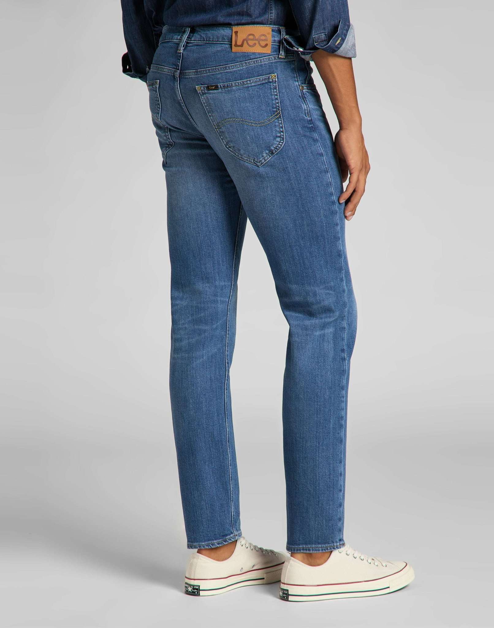 Daren Zip Fly Low Stretch in Dark Freeport Jeans Lee