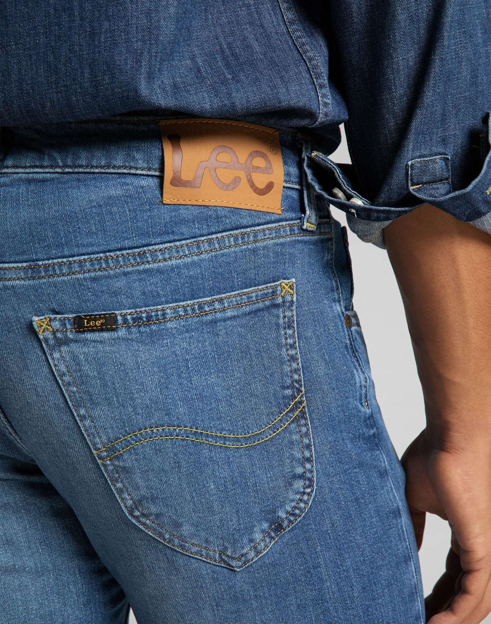 Daren Zip Fly Low Stretch in Dark Freeport Jeans Lee