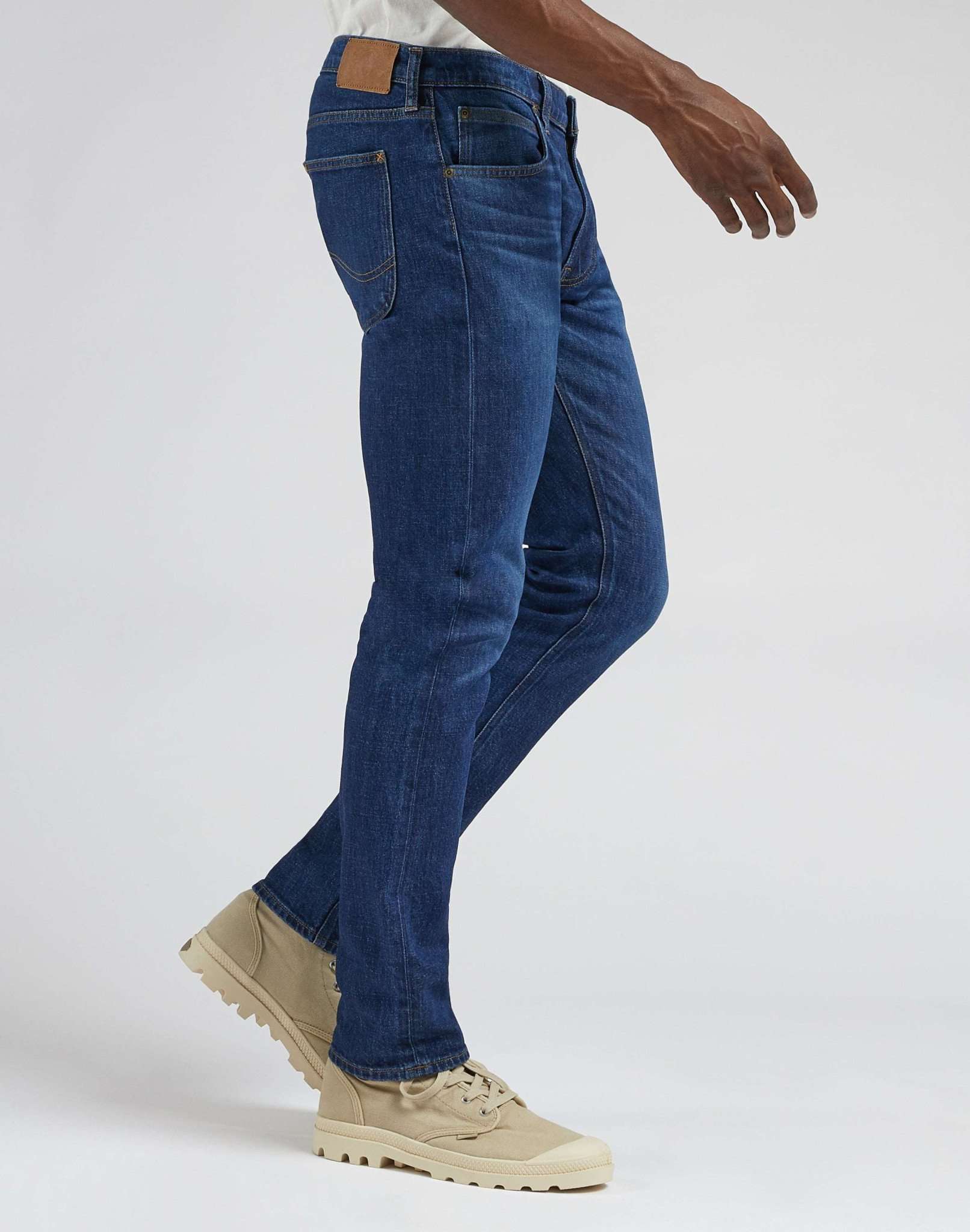Luke Low Stretch in Dark Worn Kansas Jeans Lee