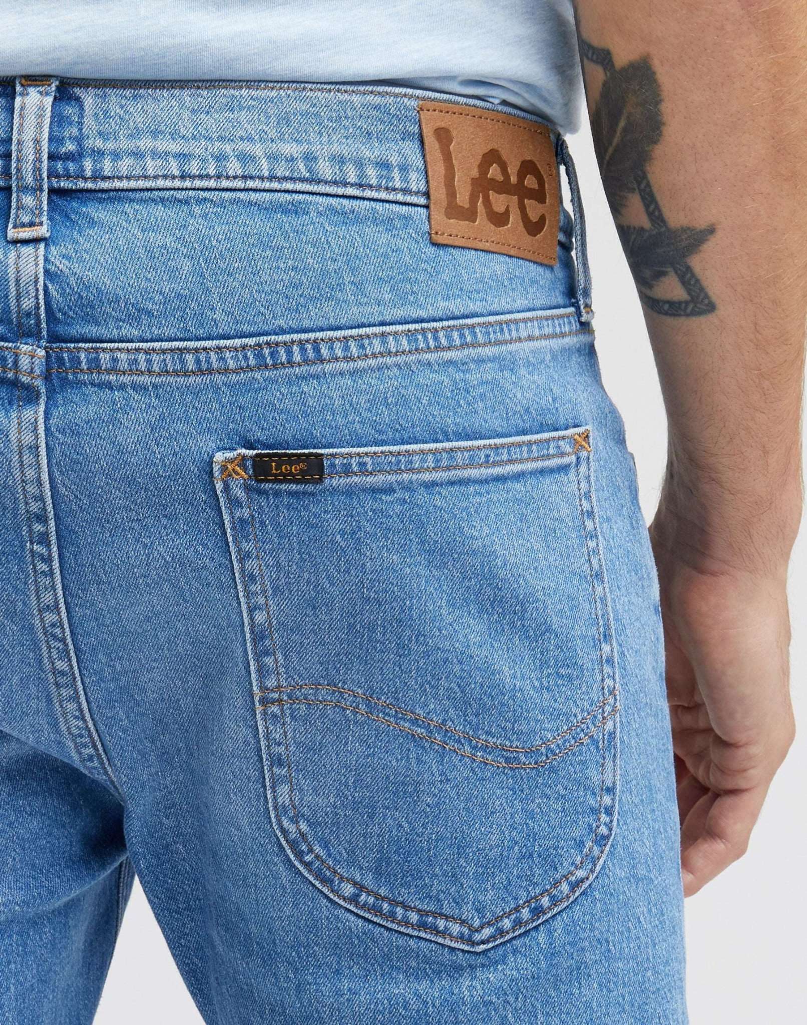 Luke Low Stretch in Working Man Worn Jeans Lee