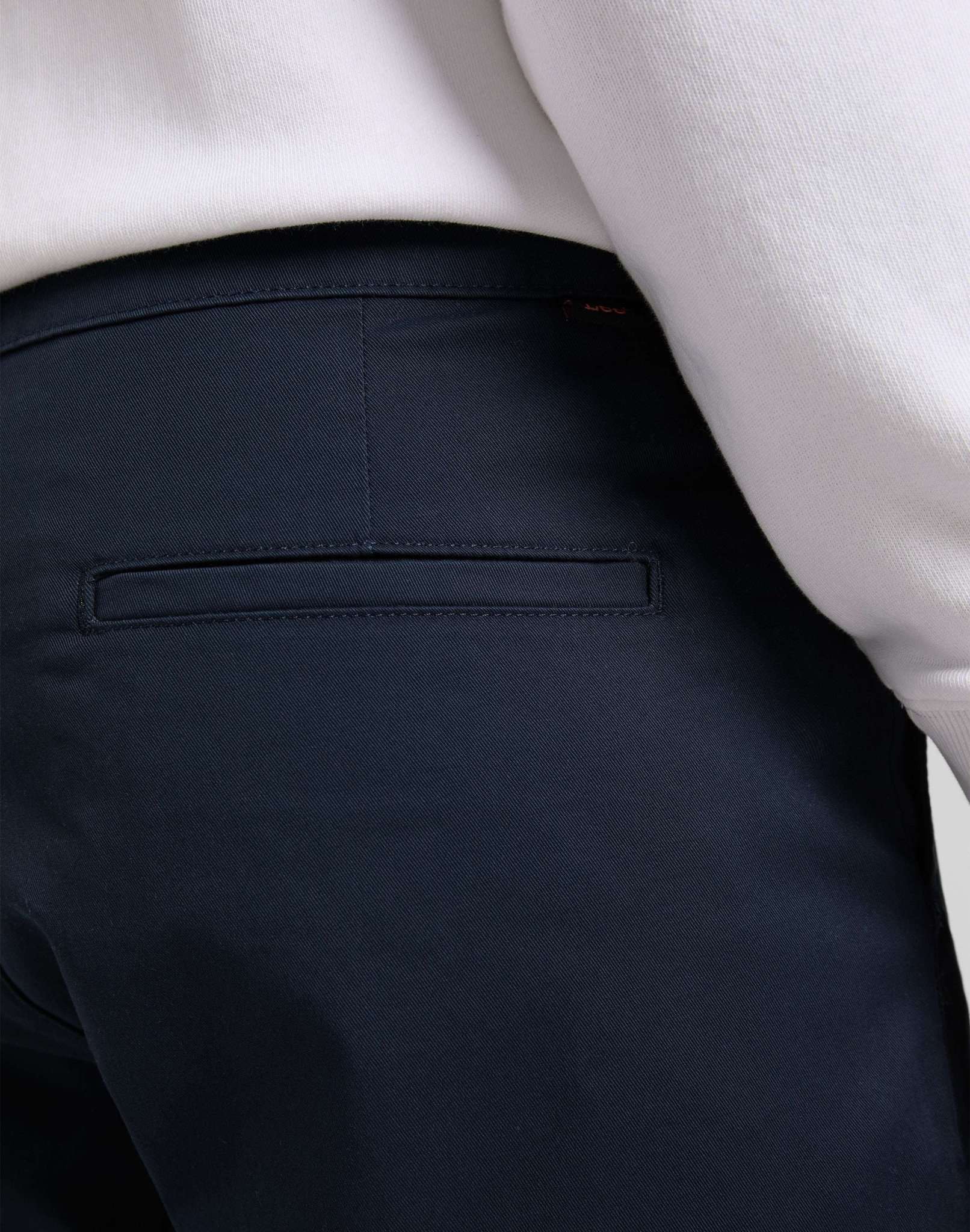 Regular chino in deep navy pants Lee