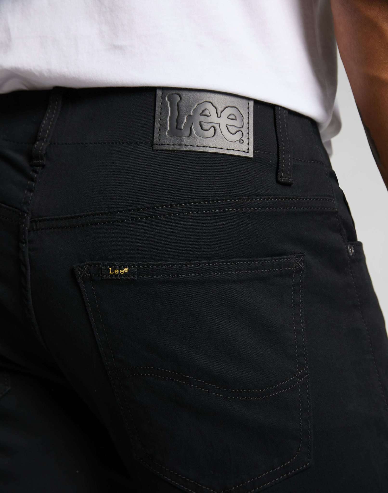 Straight Fit XM in Black Pants Lee