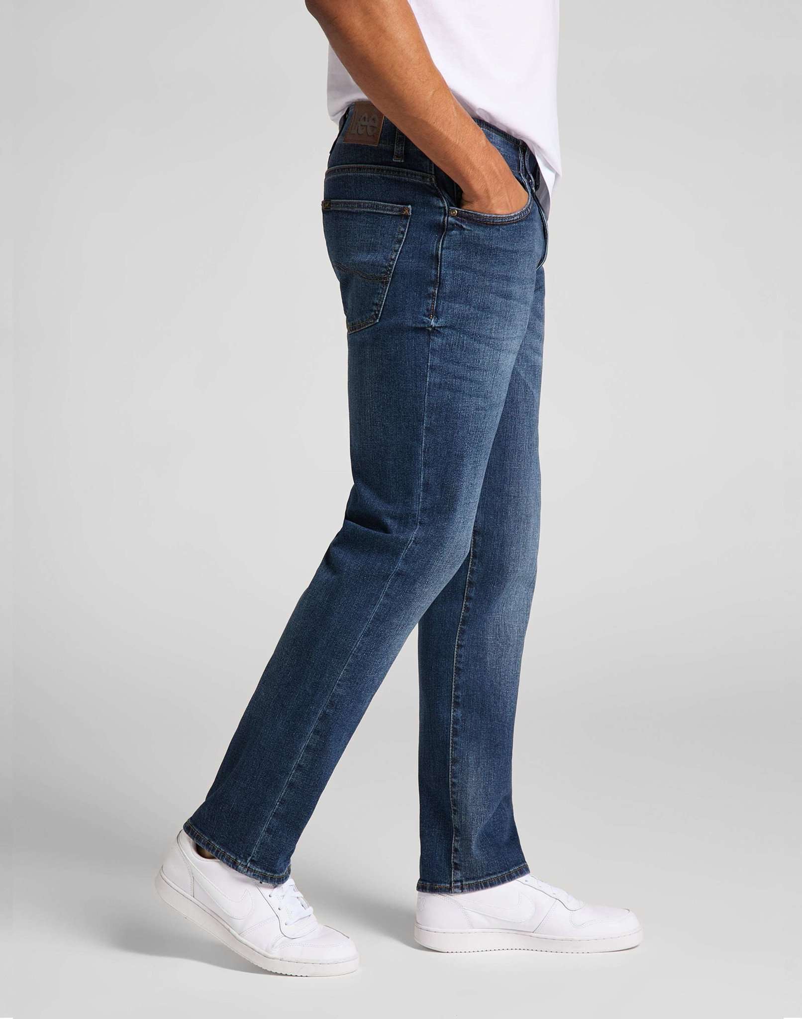 Straight Fit XM in Maddox Jeans Lee