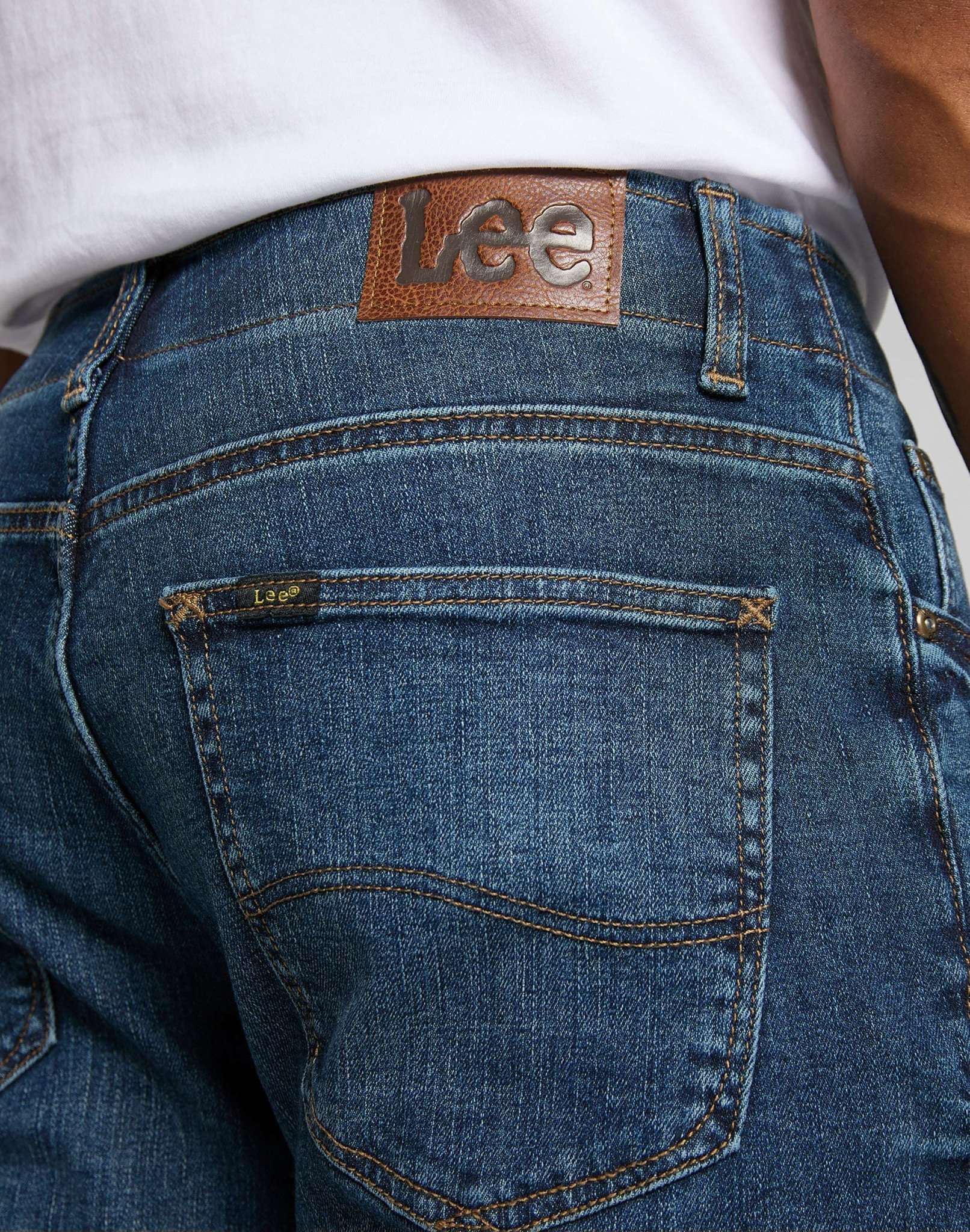 Straight Fit XM in Maddox Jeans Lee
