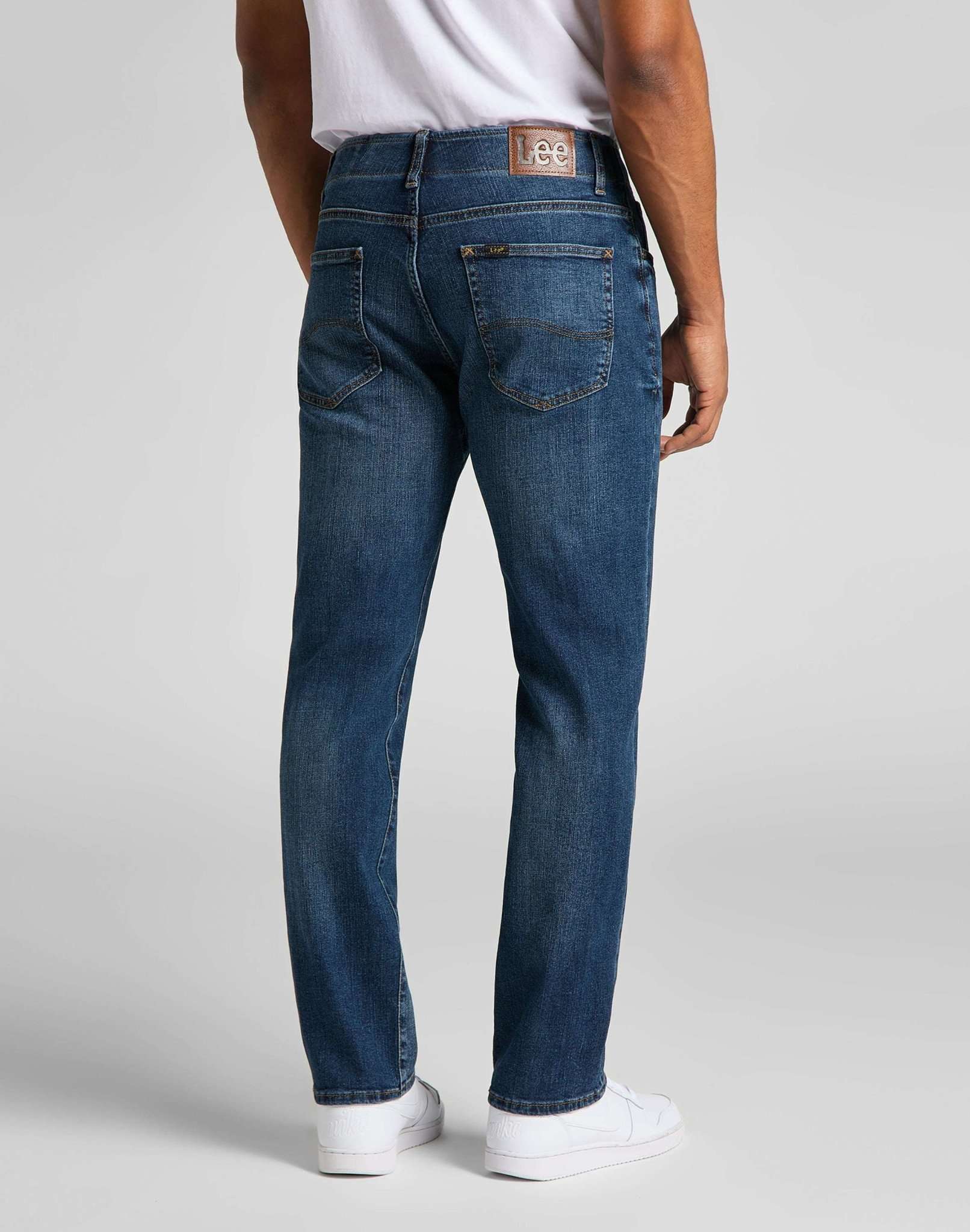 Straight Fit XM in Maddox Jeans Lee