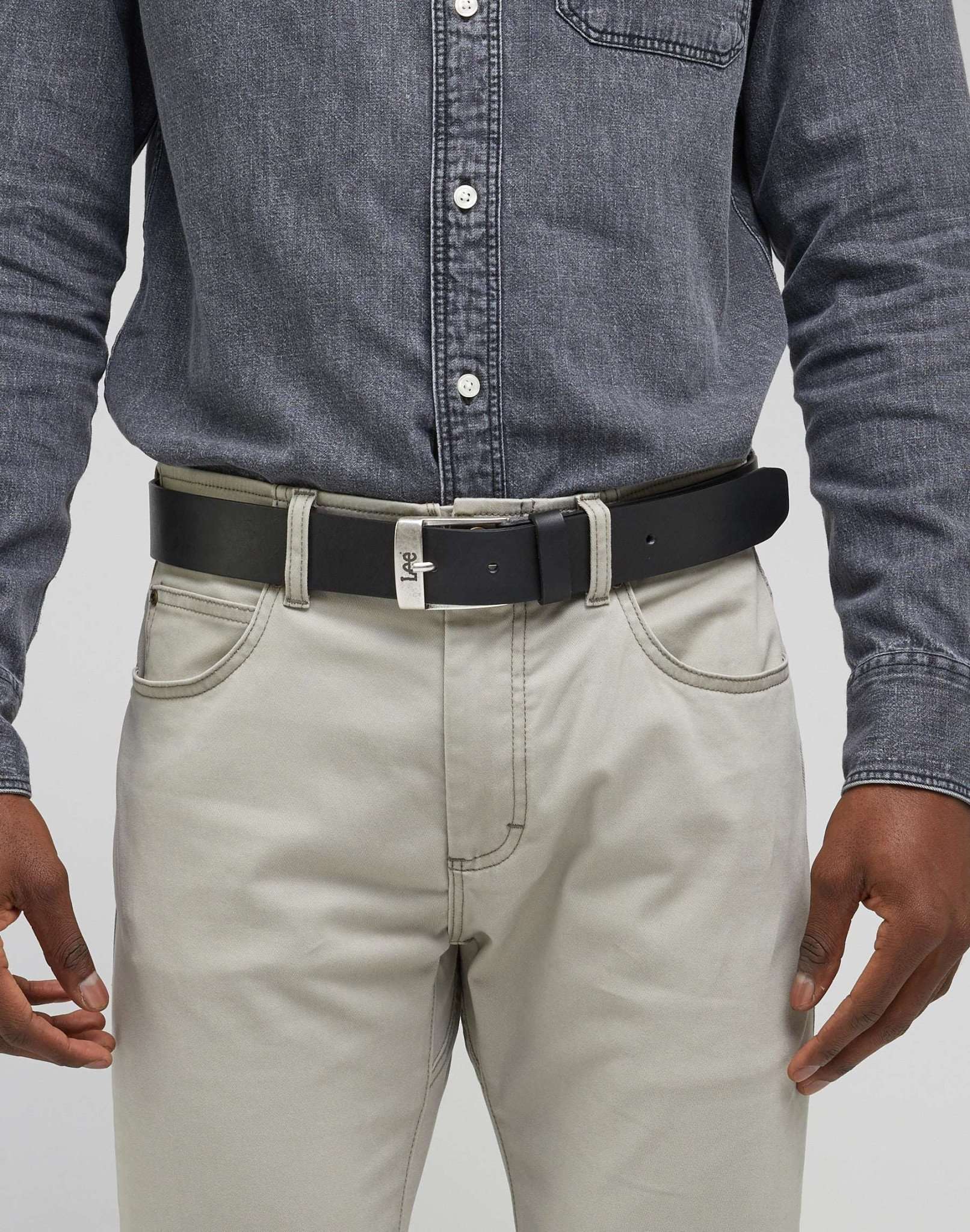 Leather Belt Logo Buckle in Black Belt Lee