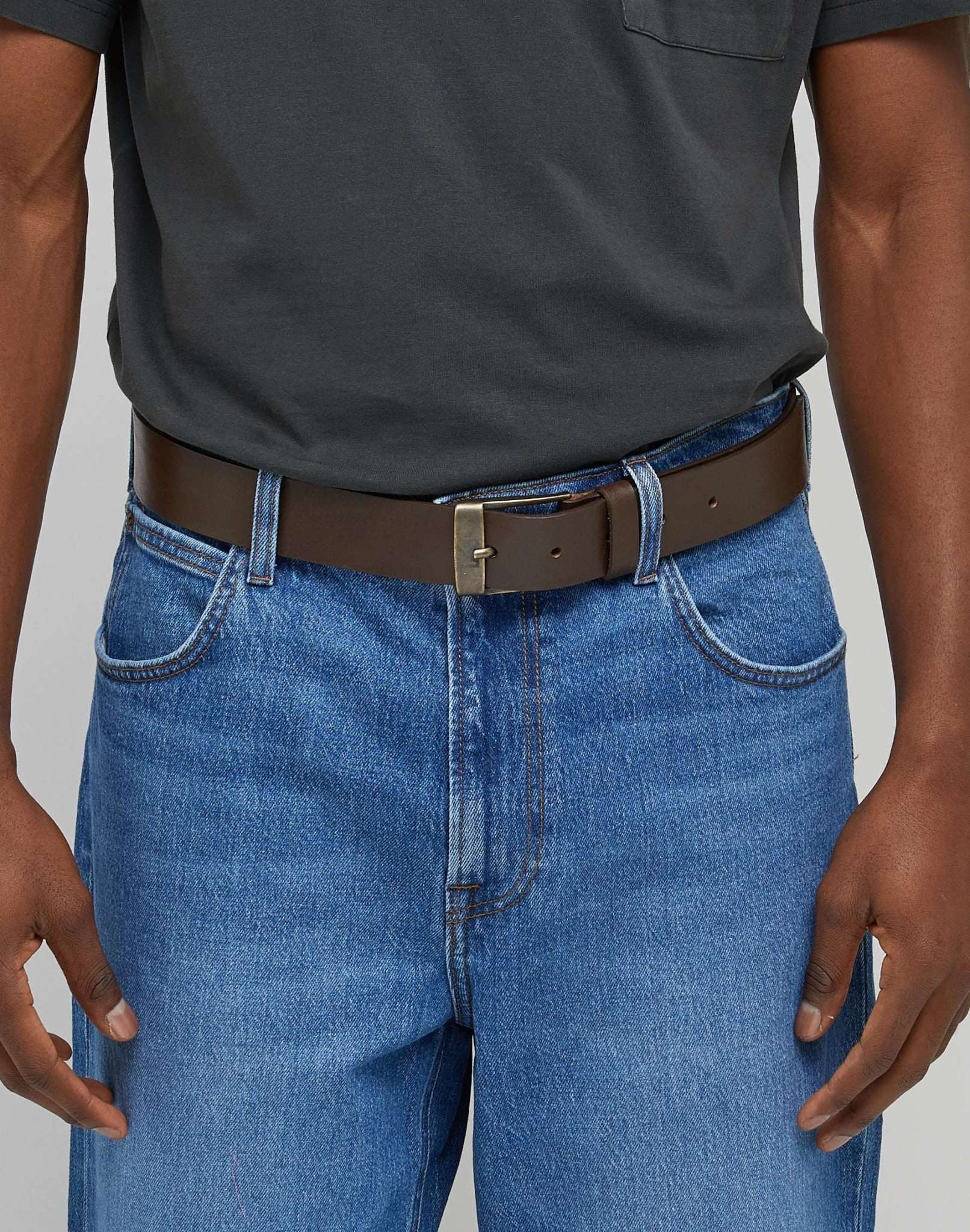 Leather Belt Logo Buckle in Dark Brown Belt Lee