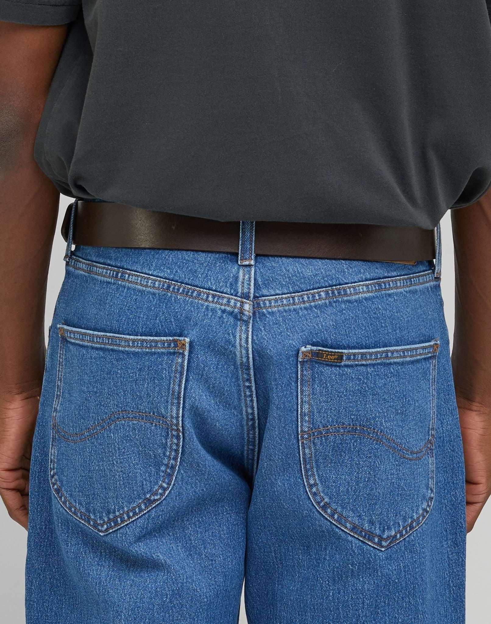 Leather Belt Logo Buckle in Dark Brown Belt Lee