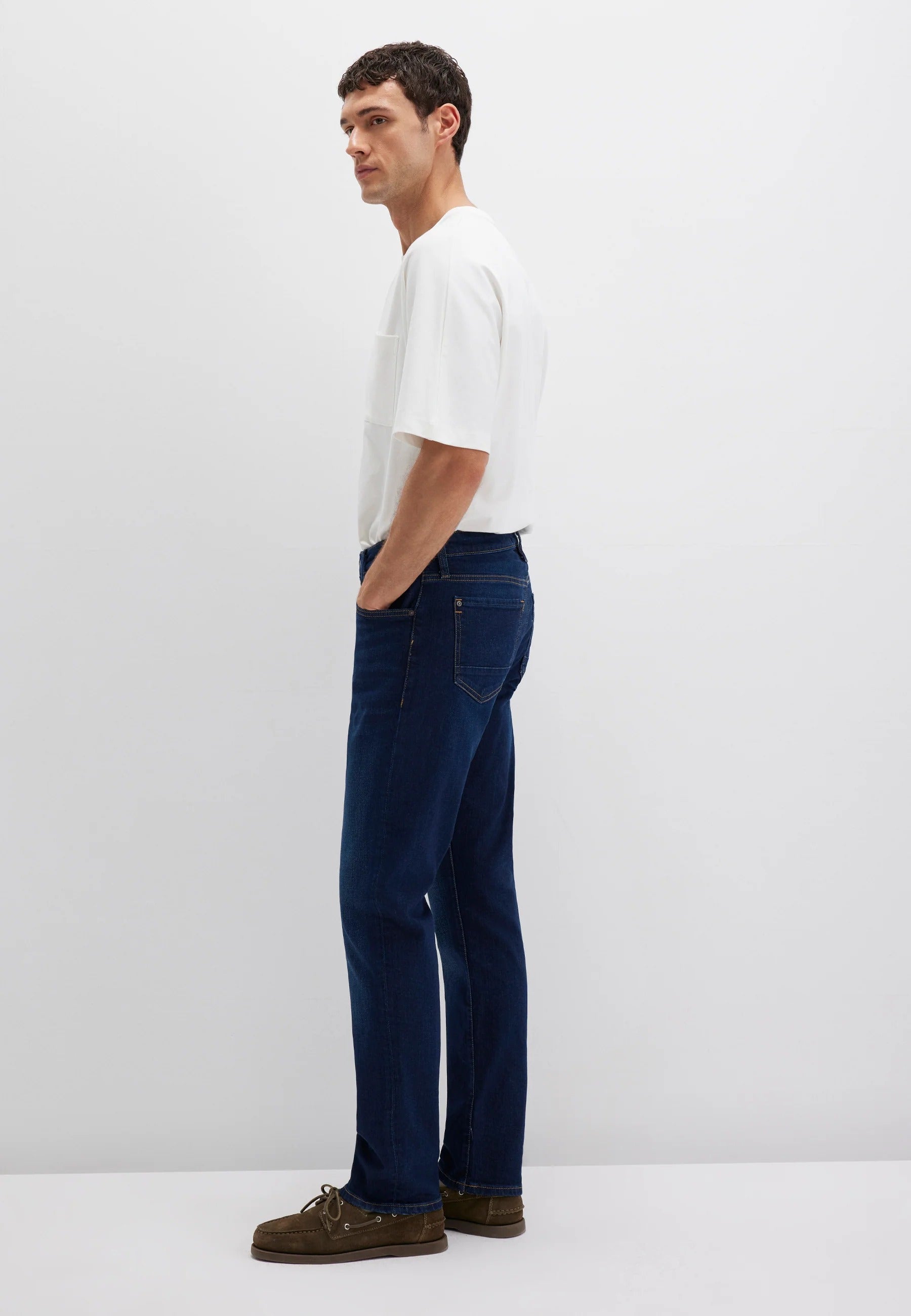 Marcus in Vintage Indigo Comfort Jeans by Mavi