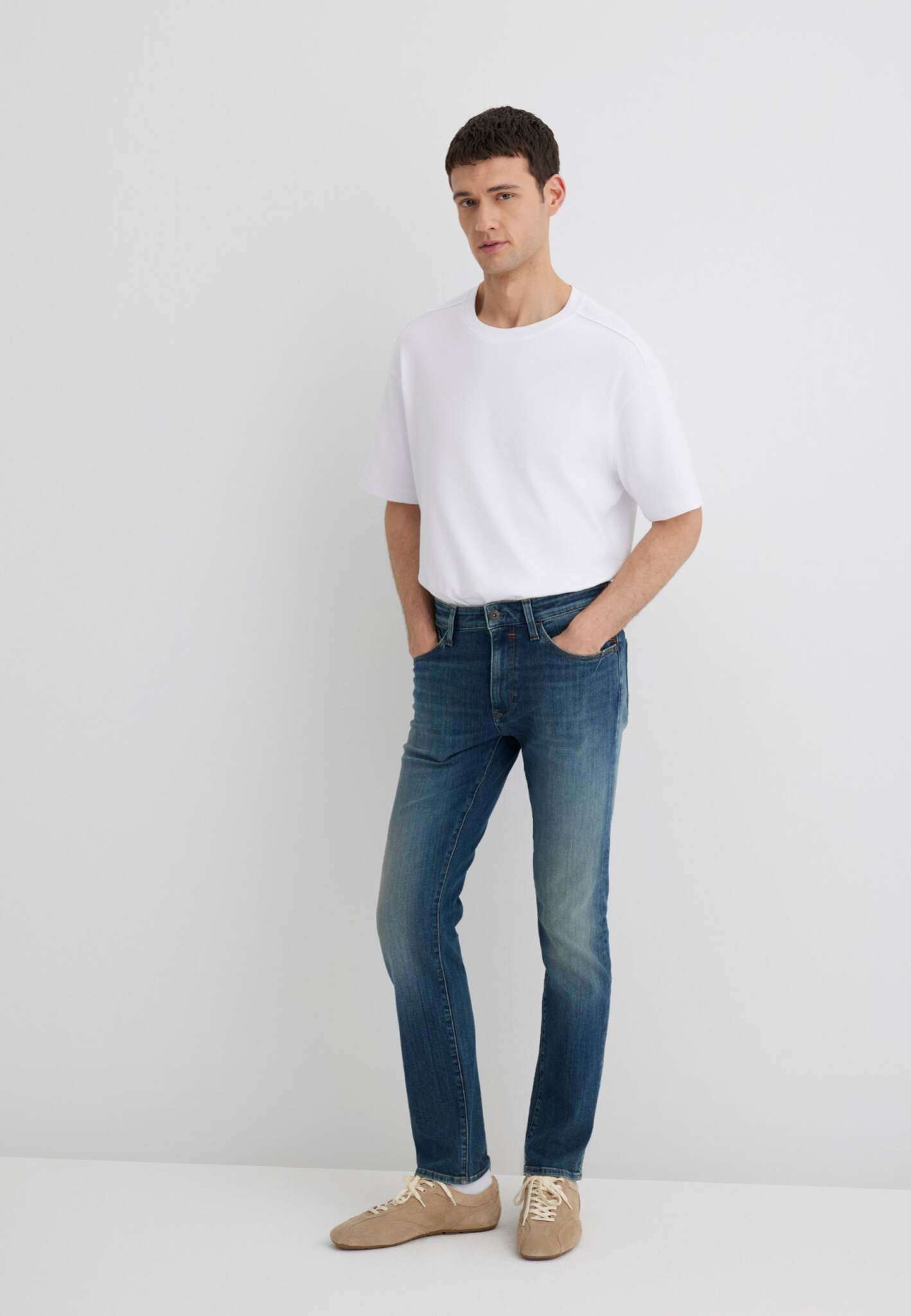 Marcus in Used Indigo Ultra Move Jeans Mavi