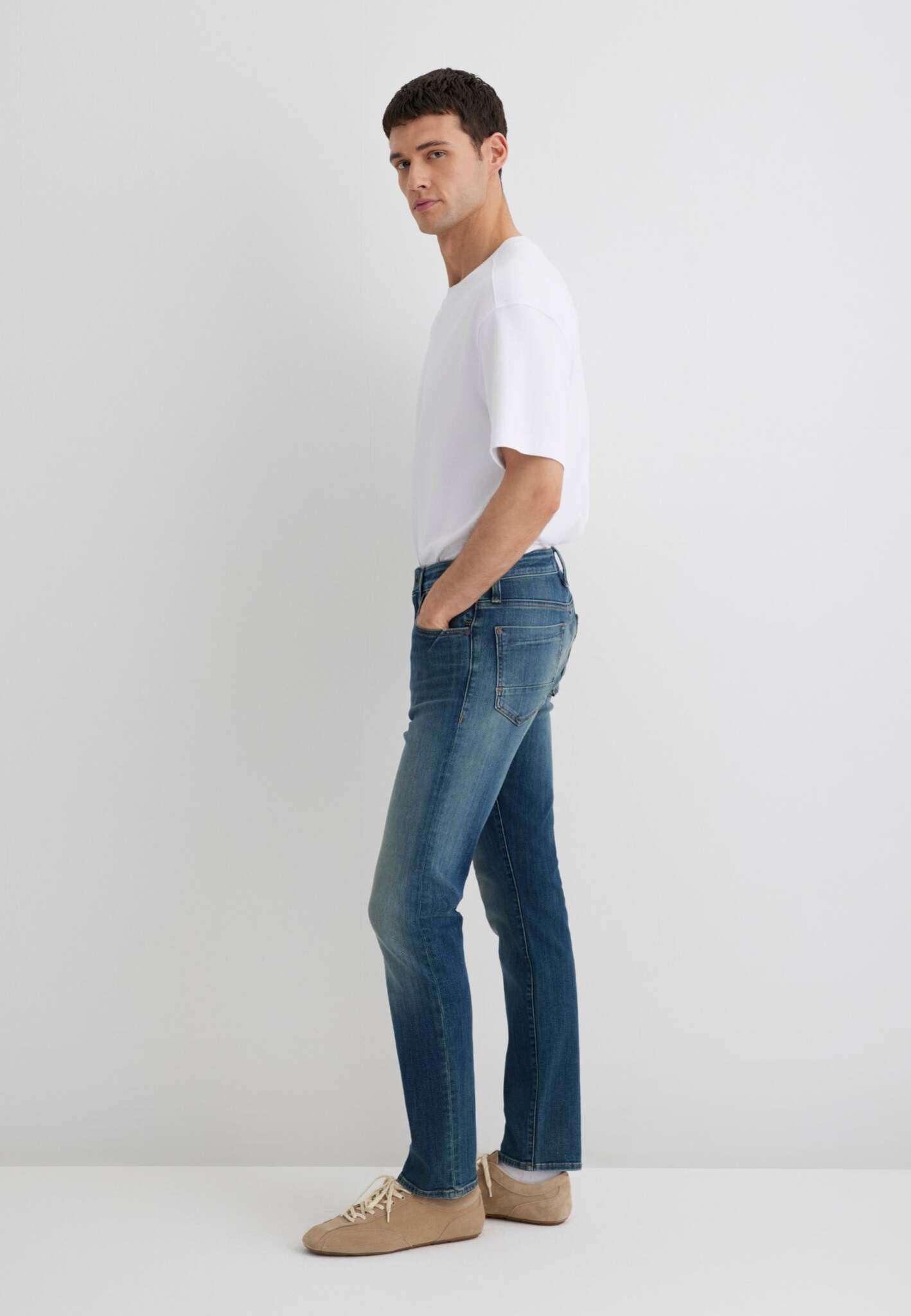 Marcus in Used Indigo Ultra Move Jeans Mavi