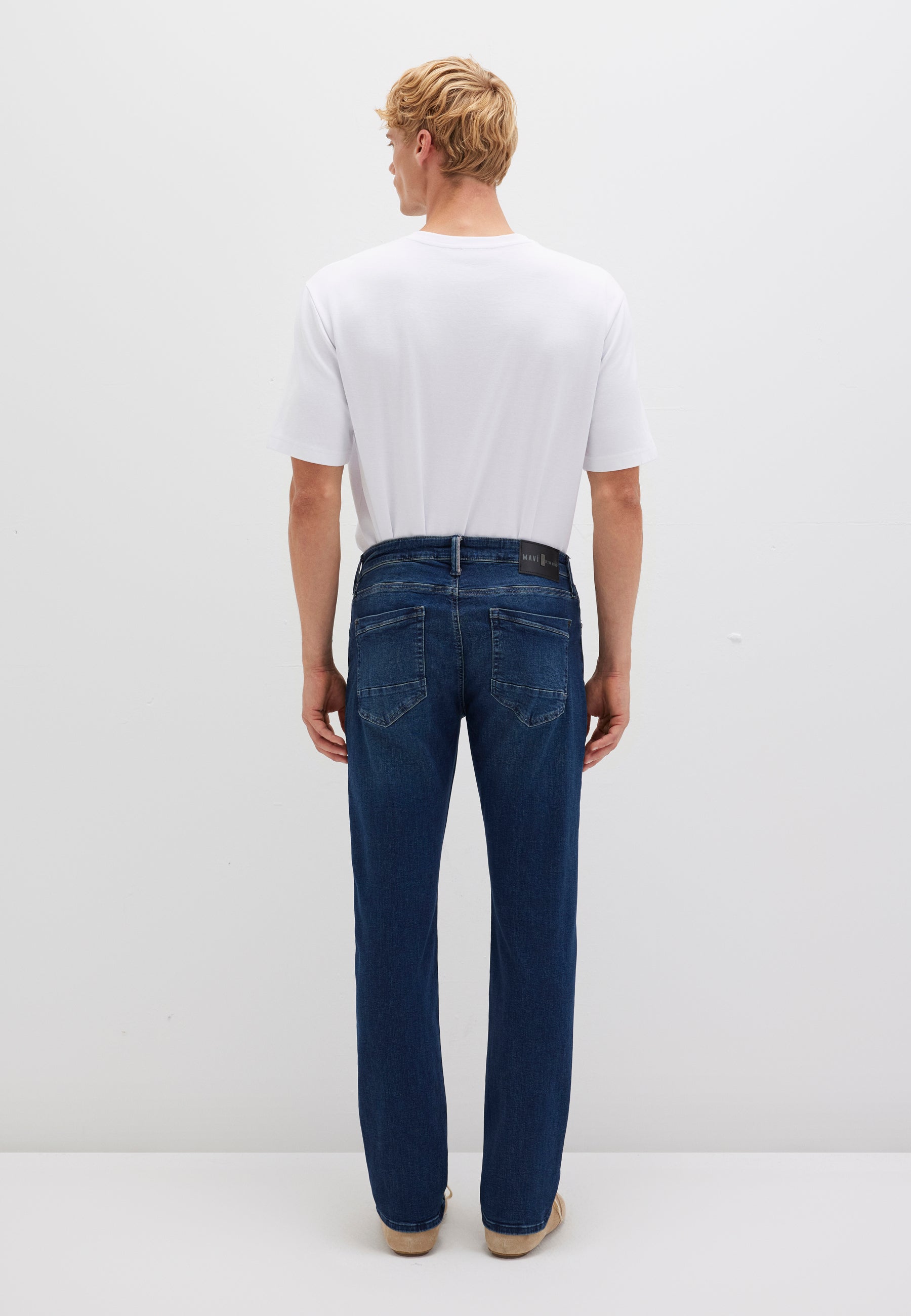 Marcus in Dark Brushed Ultra Move Jeans Mavi