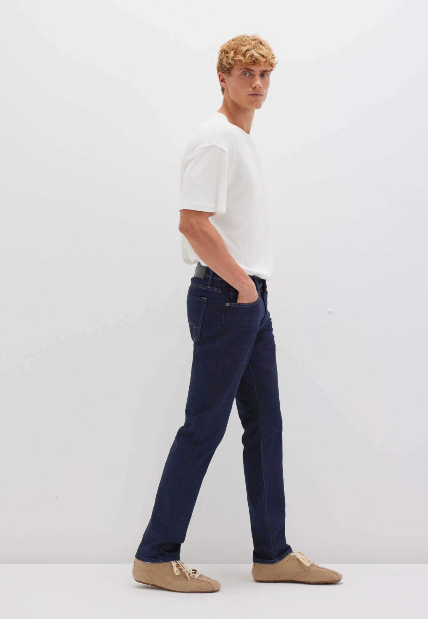 Marcus in Rinse Comfort Jeans Mavi