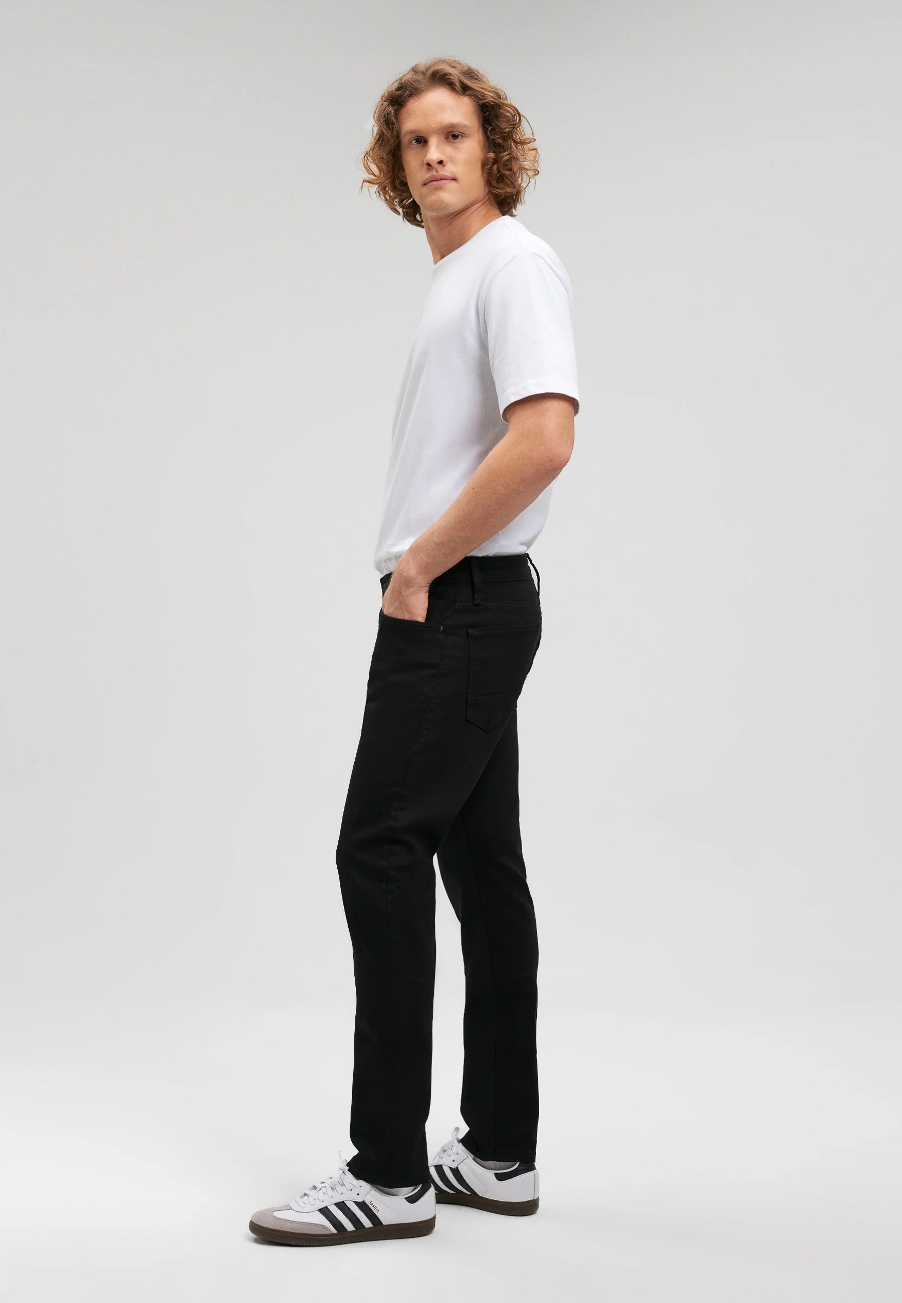 Jake in Black 90's Comfort Jeans Mavi