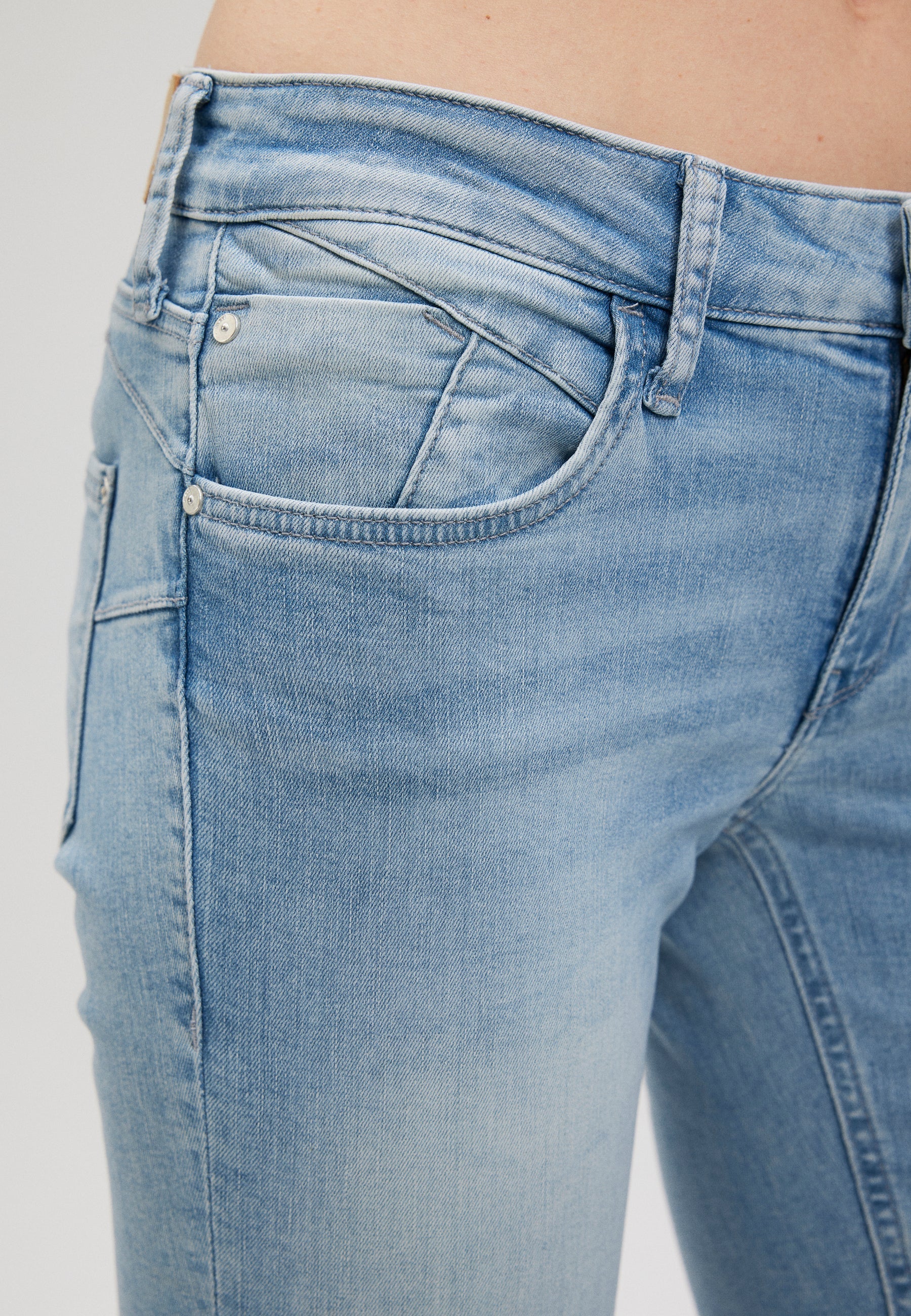 Bella in Lt Blue Glam Jeans Mavi