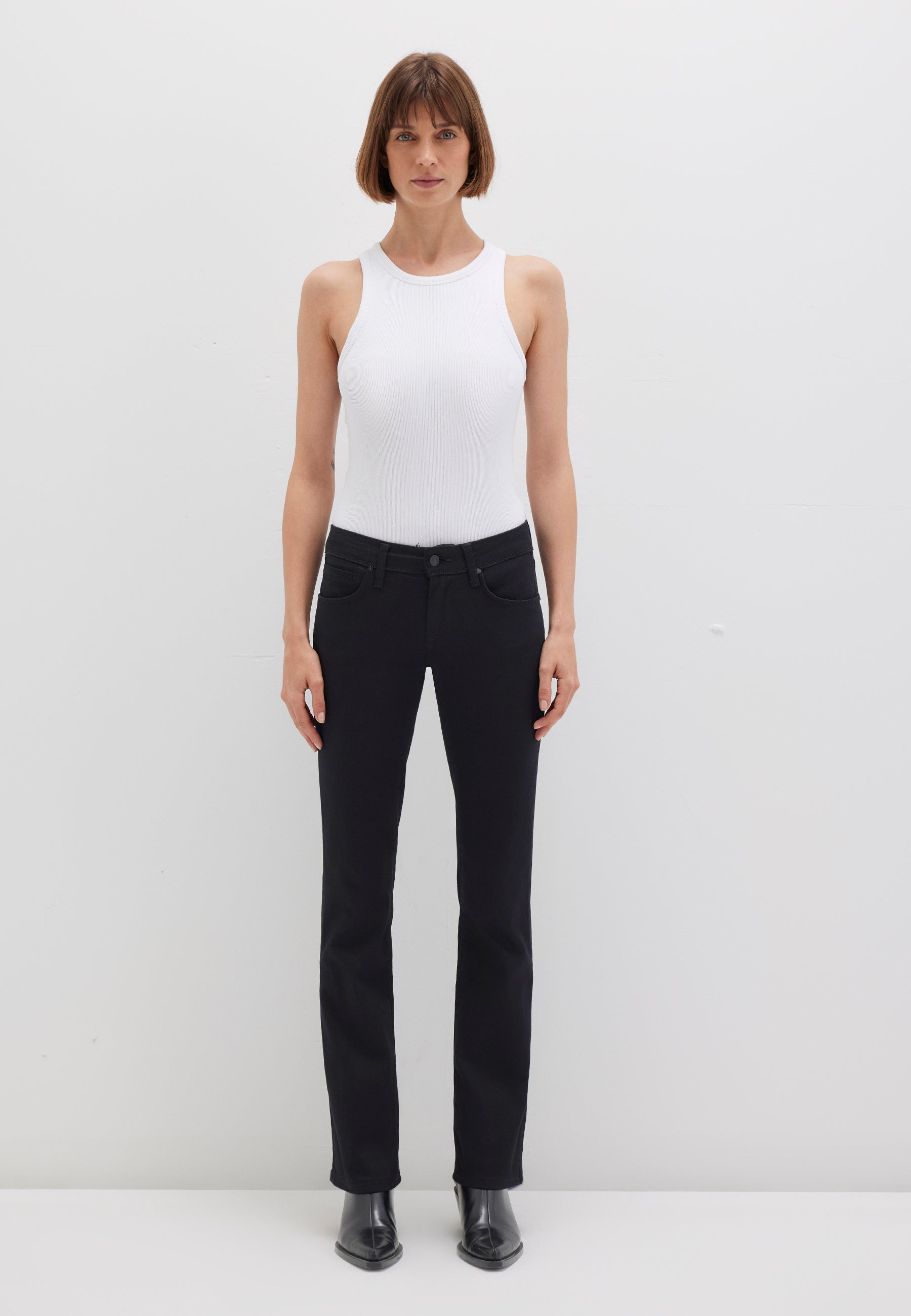 Bella Mid-Rise in Double Black Str Jeans Mavi