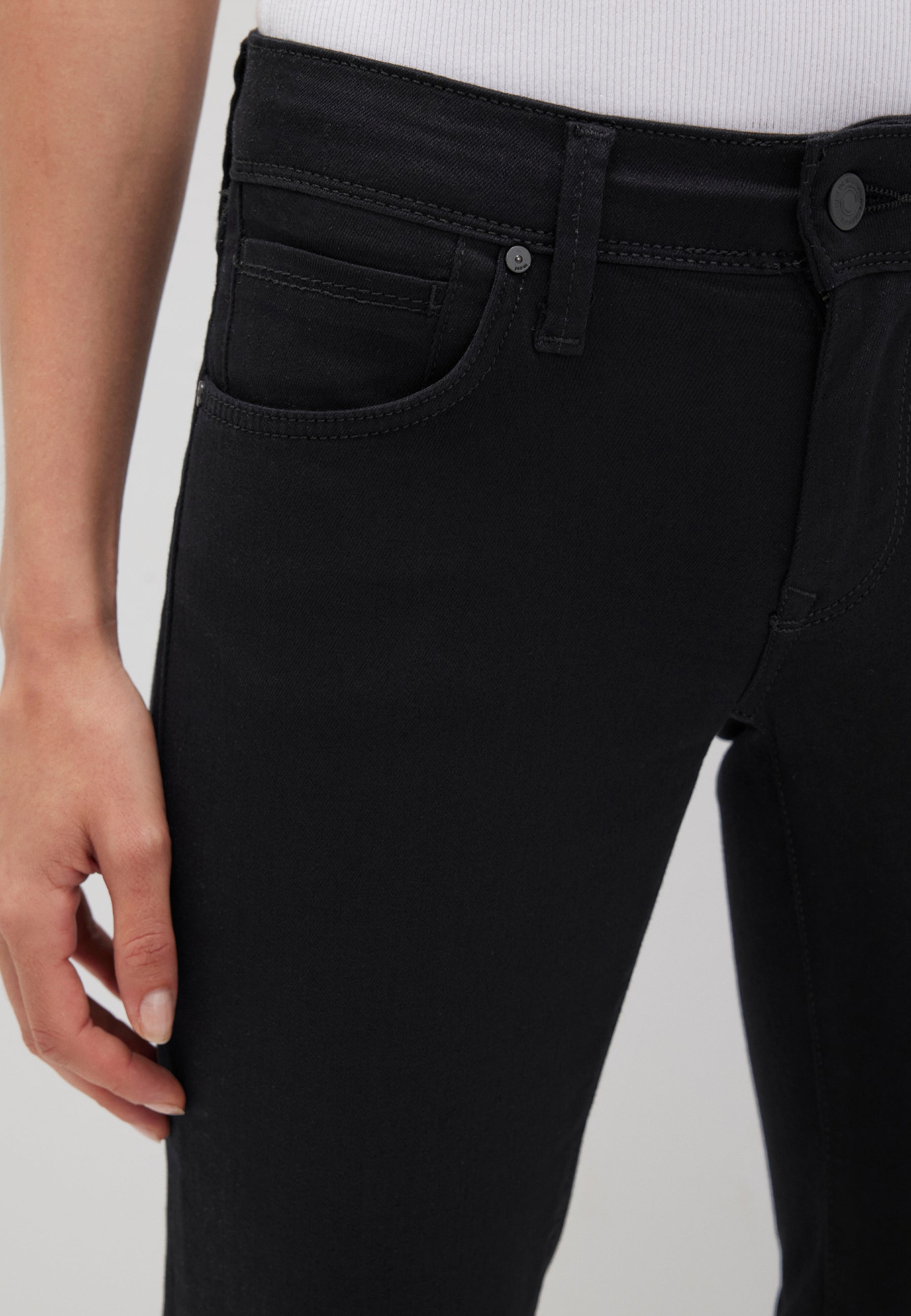 Bella Mid-Rise in Double Black Str Jeans Mavi