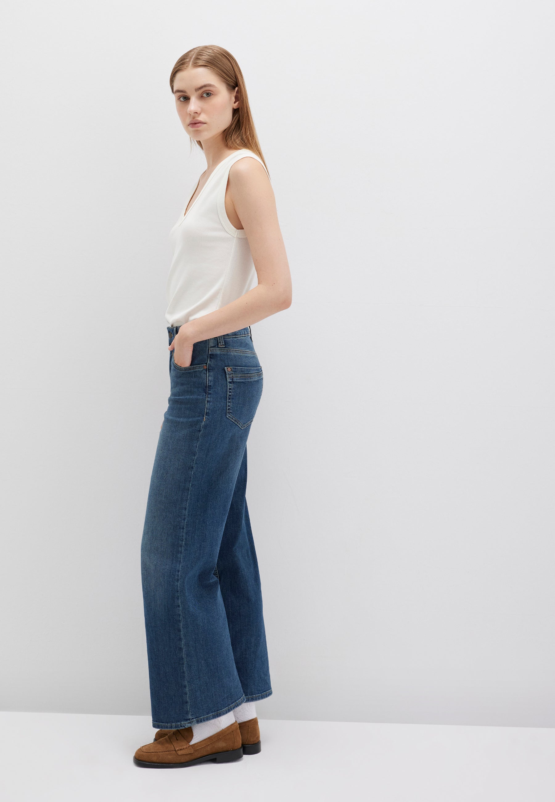 Malibu in Indigo Shaded Straight Jeans Mavi
