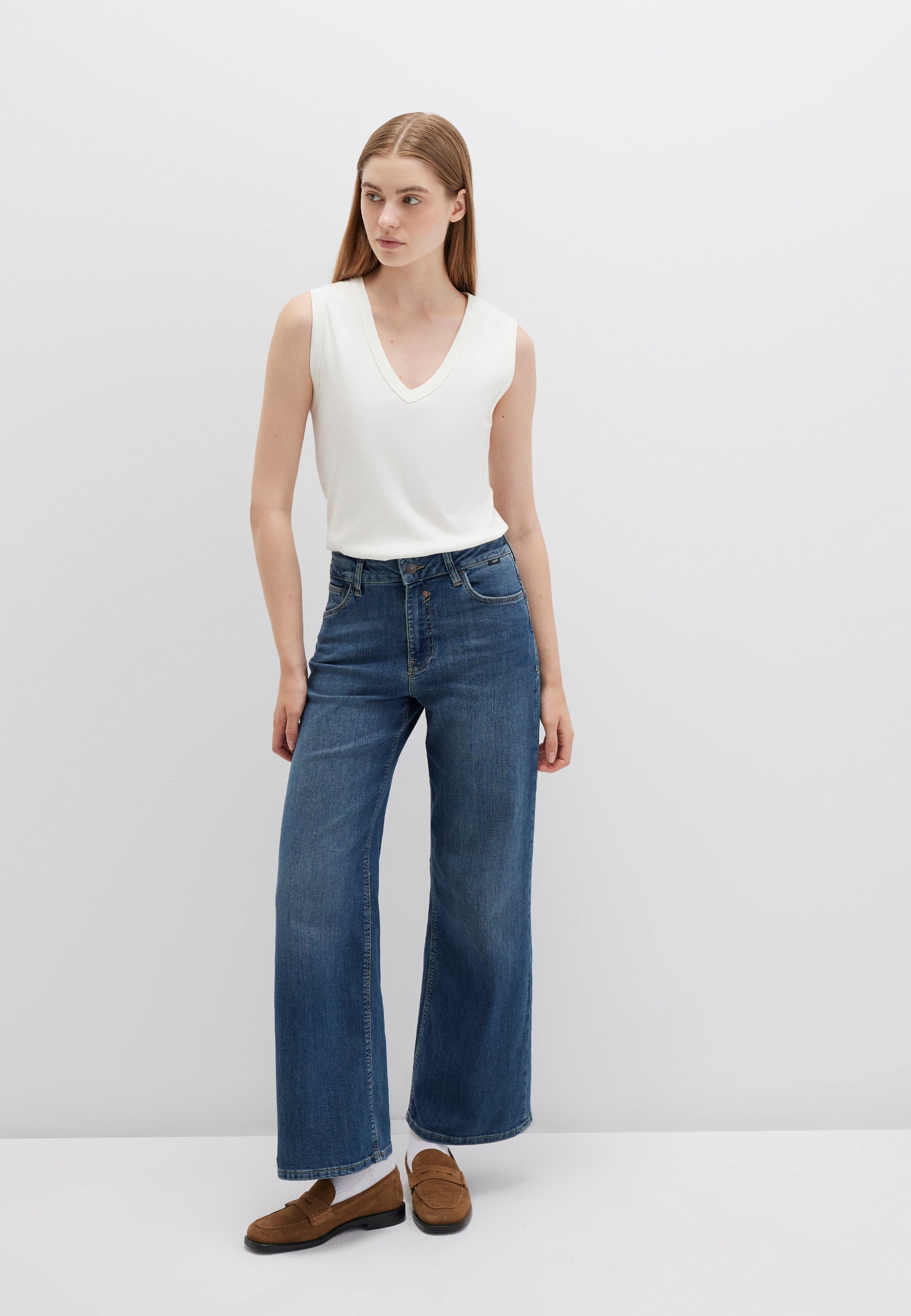 Malibu in Indigo Shaded Straight Jeans Mavi