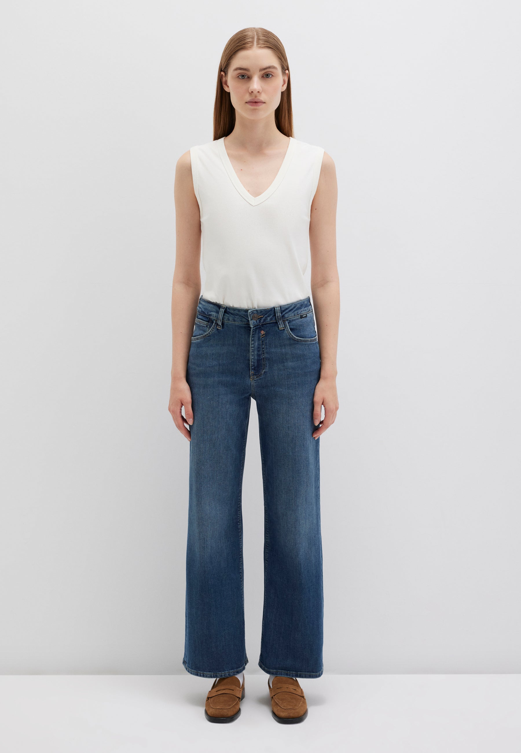 Malibu in Indigo Shaded Straight Jeans Mavi