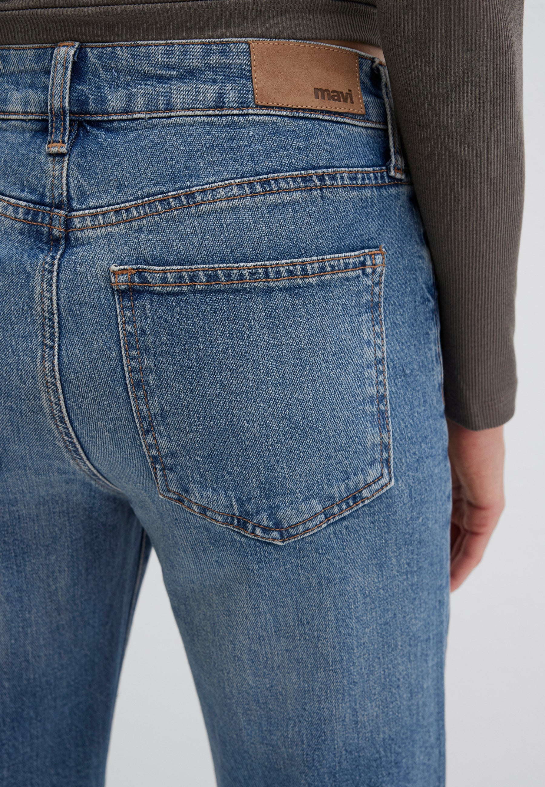 Ibiza in Mid Shaded 90S Jeans Mavi