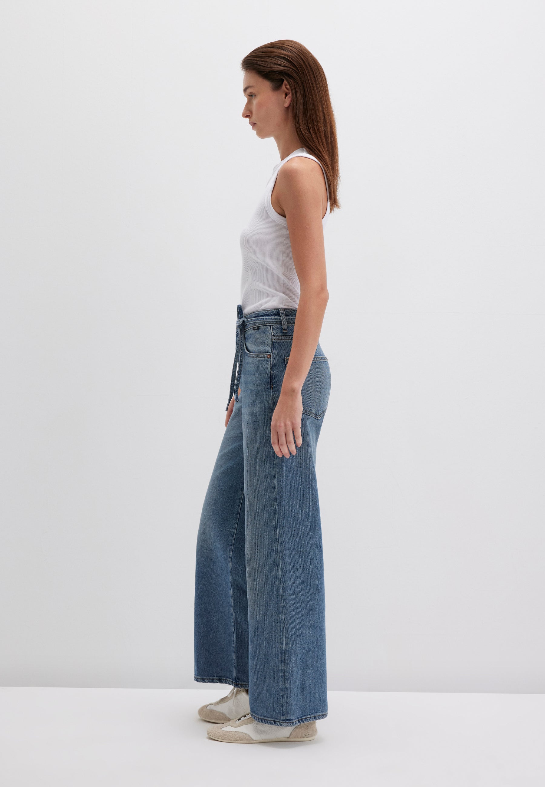 Malibu With Belt in Mid Used 90S Jeans Mavi