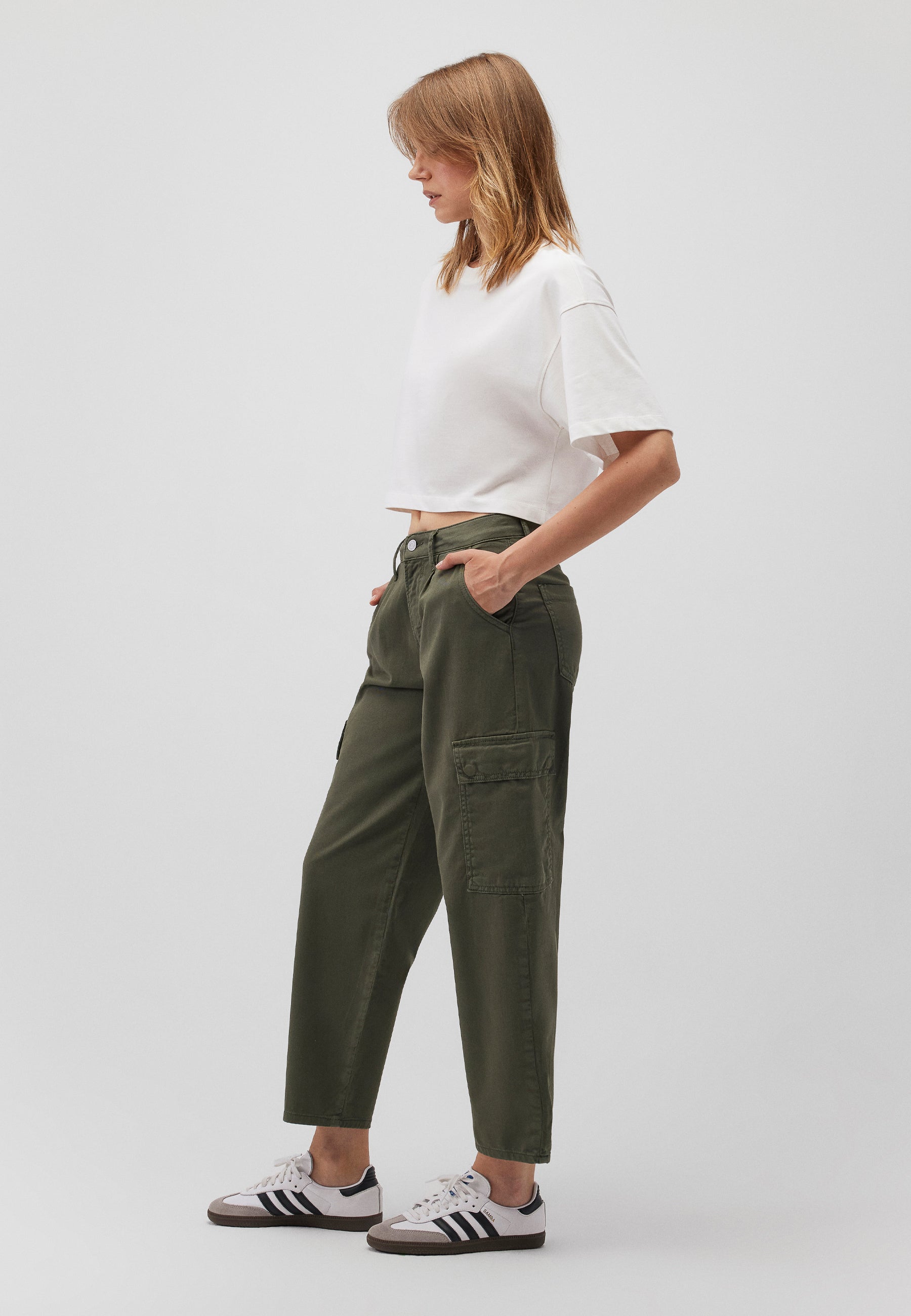 Jacy in beetle twill pants Mavi