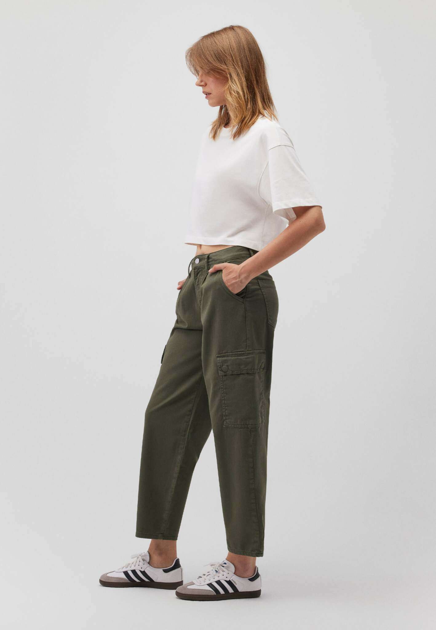 Jacy in beetle twill pants Mavi