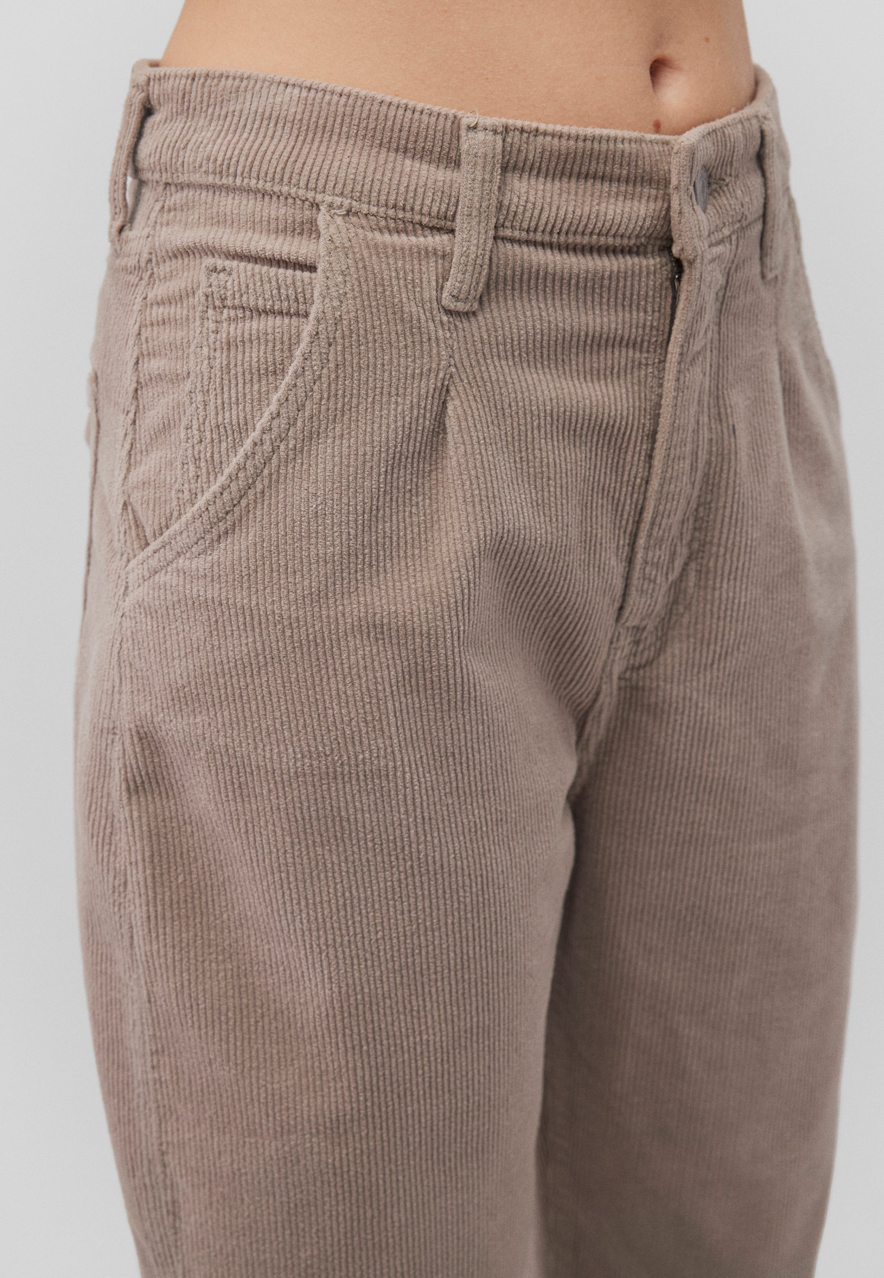 Laura in Moon Skirt Cord Pants Mavi