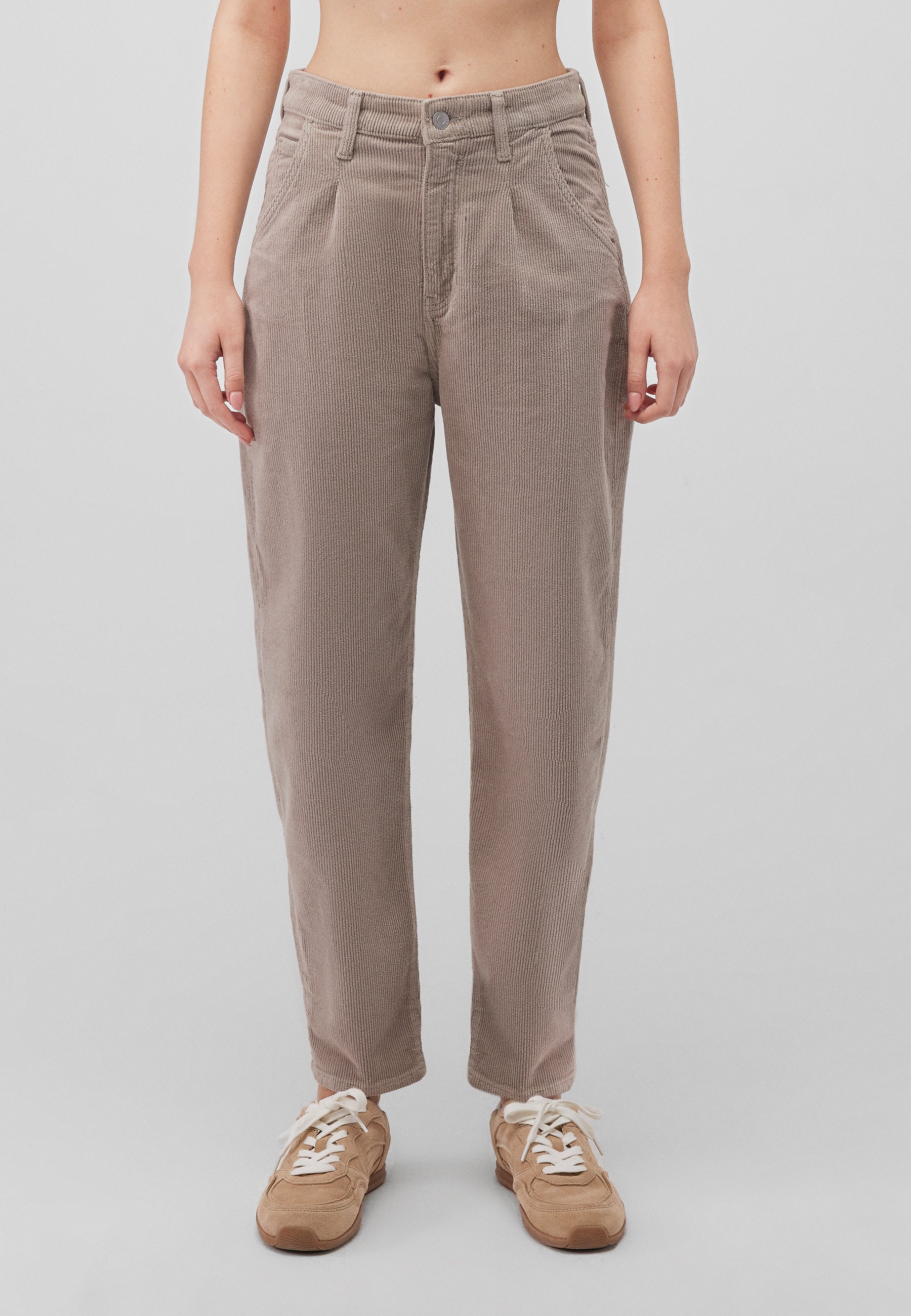 Laura in Moon Skirt Cord Pants Mavi
