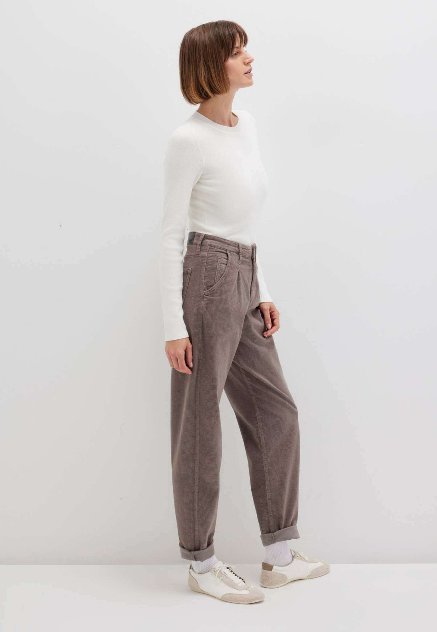 Laura in Charcoal Gray Cord Pants Mavi