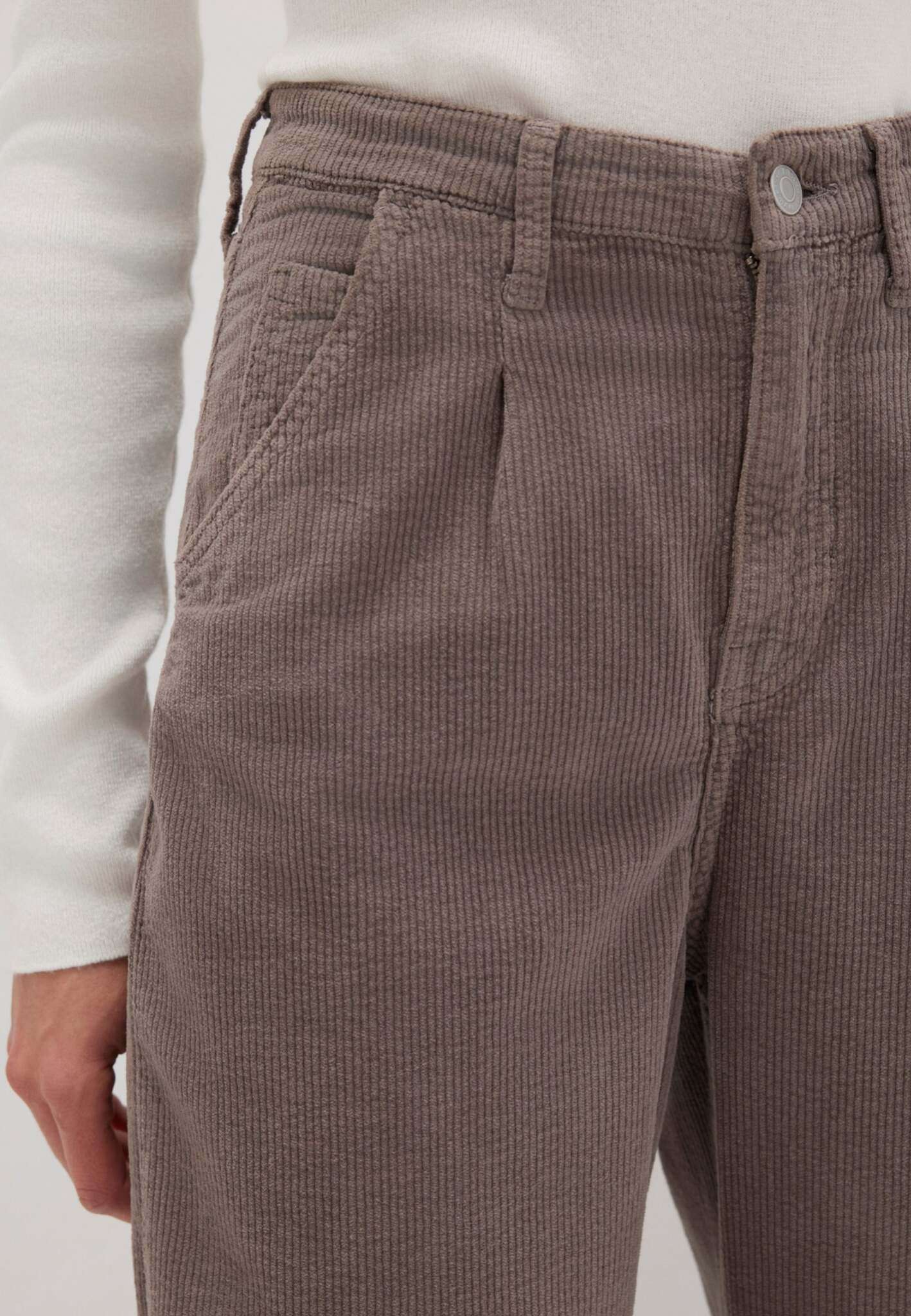 Laura in Charcoal Gray Cord Pants Mavi